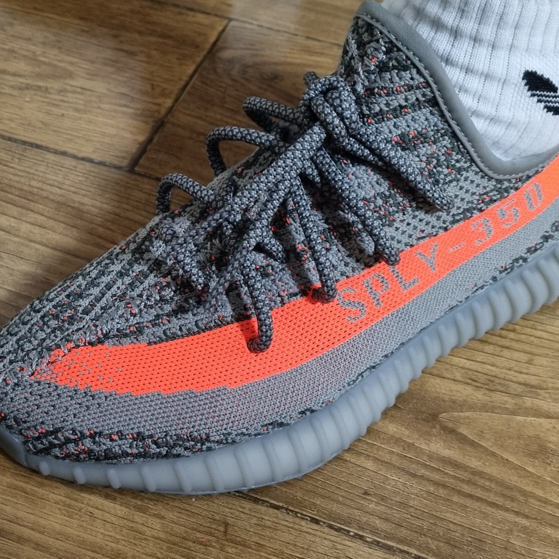 Adidas Yeezy Boost 350 V2 Beluga - Reflective 착용 스타일 - 2