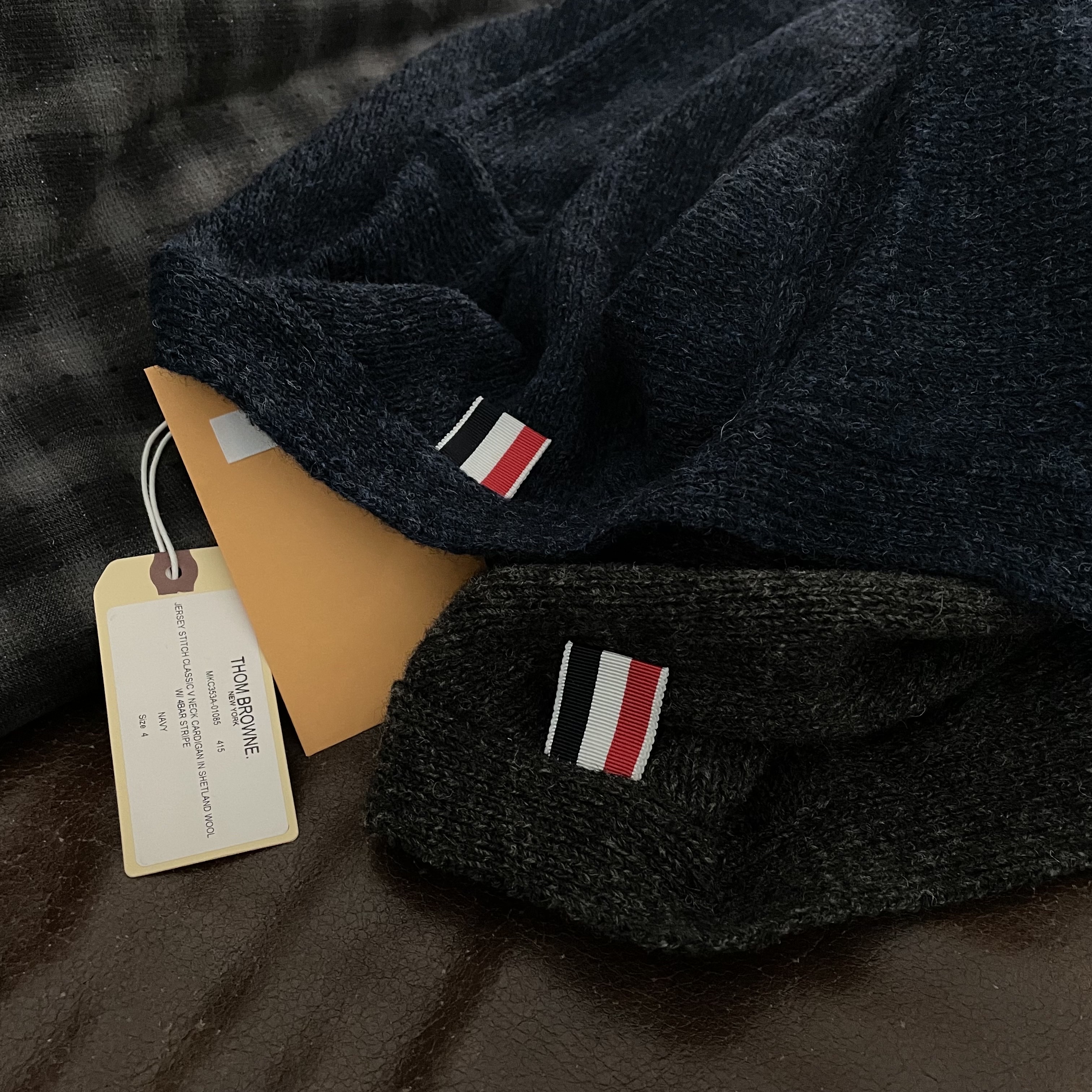 Thom Browne Shetland 4-Bar Classic Cardigan Dark Grey, Thom Browne Shetland 4-Bar Classic Cardigan Navy Blue 착용 스타일