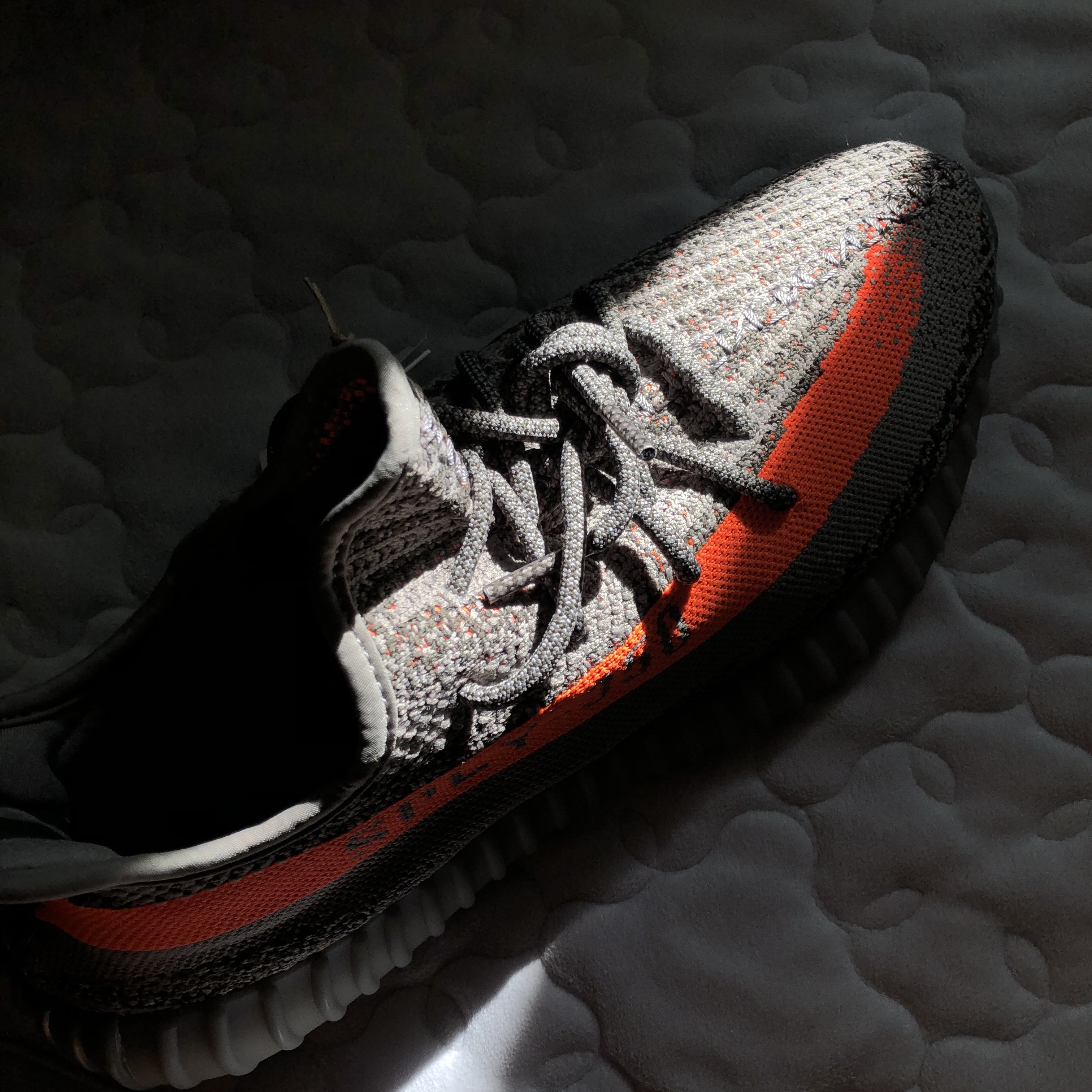 Adidas Yeezy Boost 350 V2 Beluga - Reflective 착용 스타일