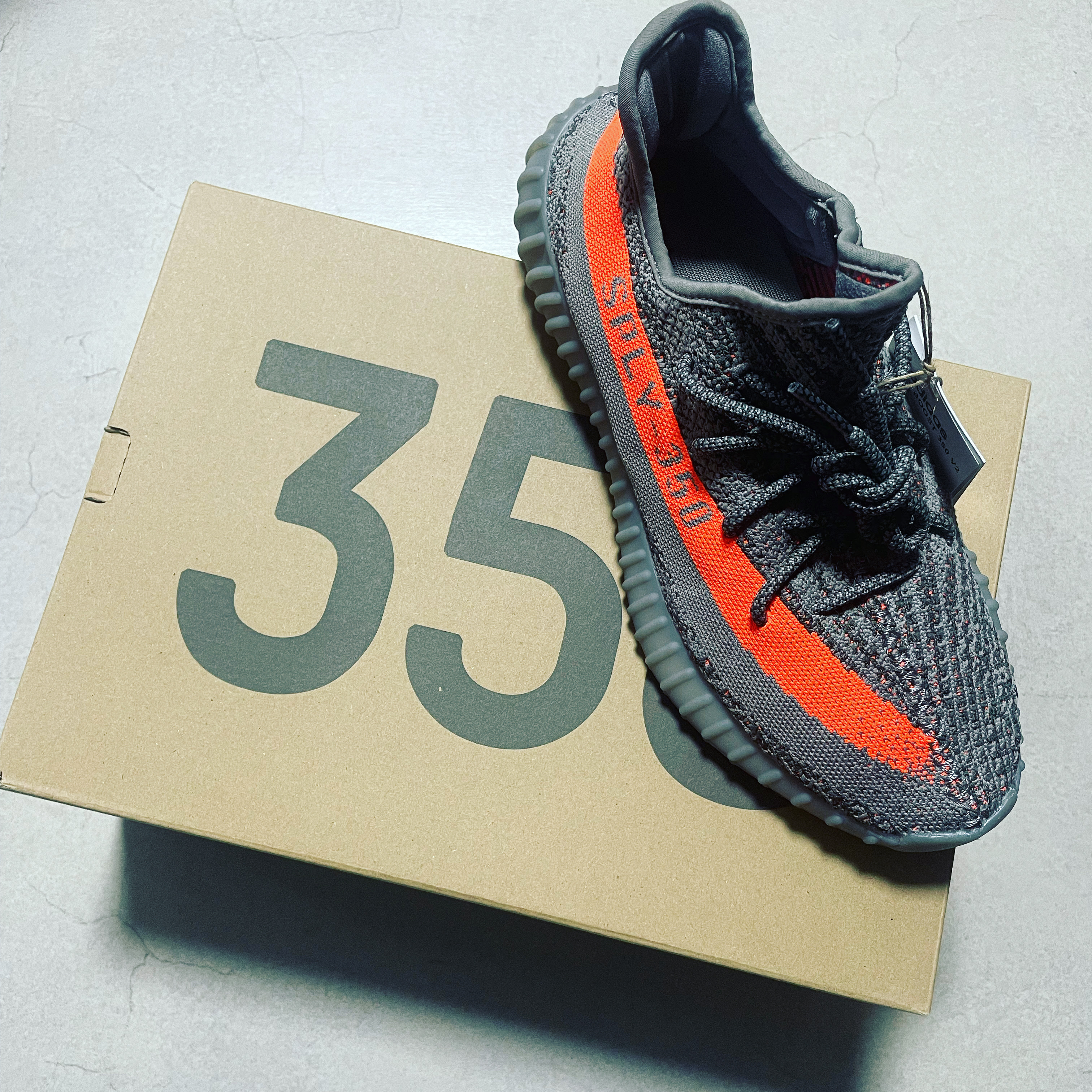 Adidas Yeezy Boost 350 V2 Beluga - Reflective 착용 스타일