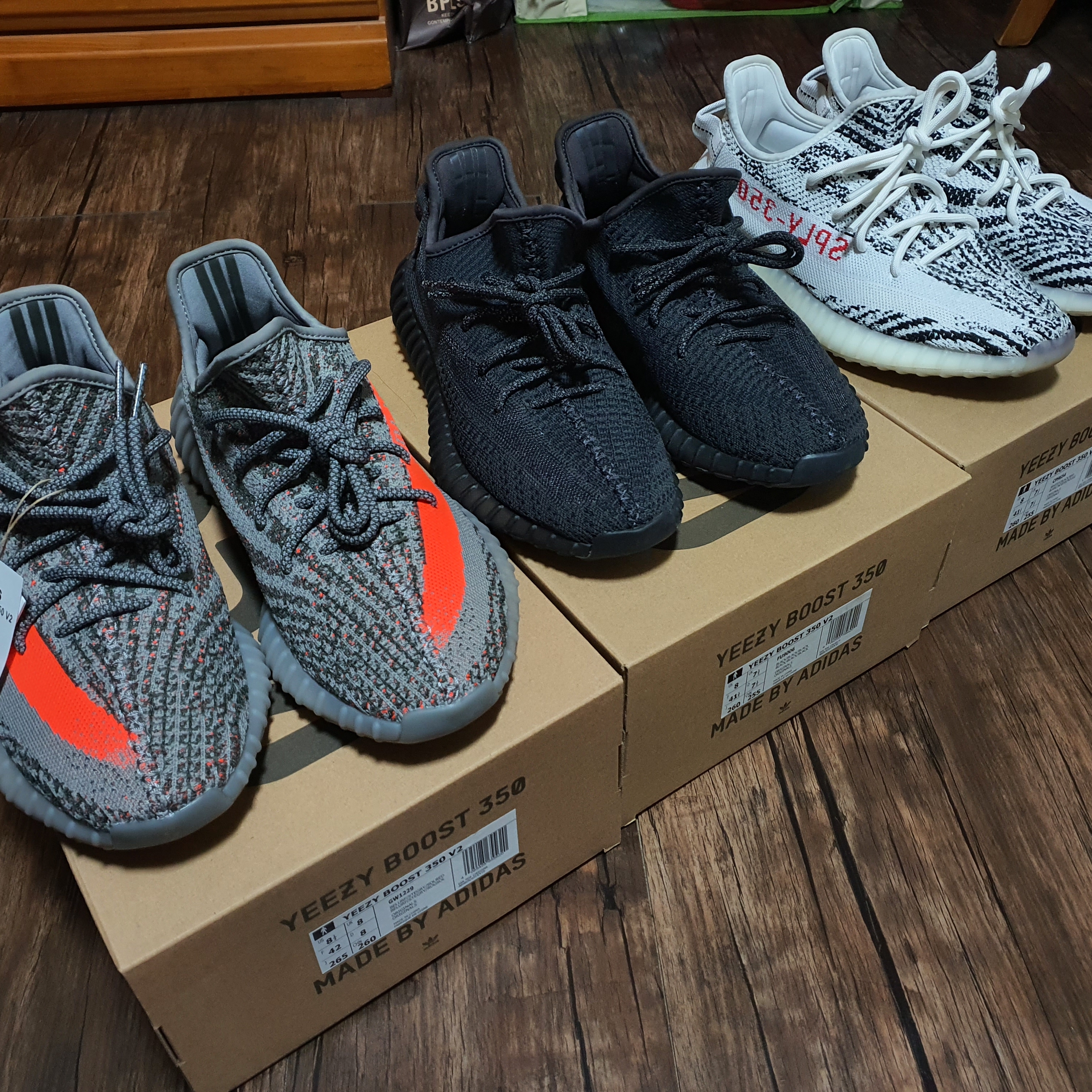 Adidas Yeezy Boost 350 V2 Beluga - Reflective, Adidas Yeezy Boost 350 V2 Black - Non-Reflective 착용 스타일