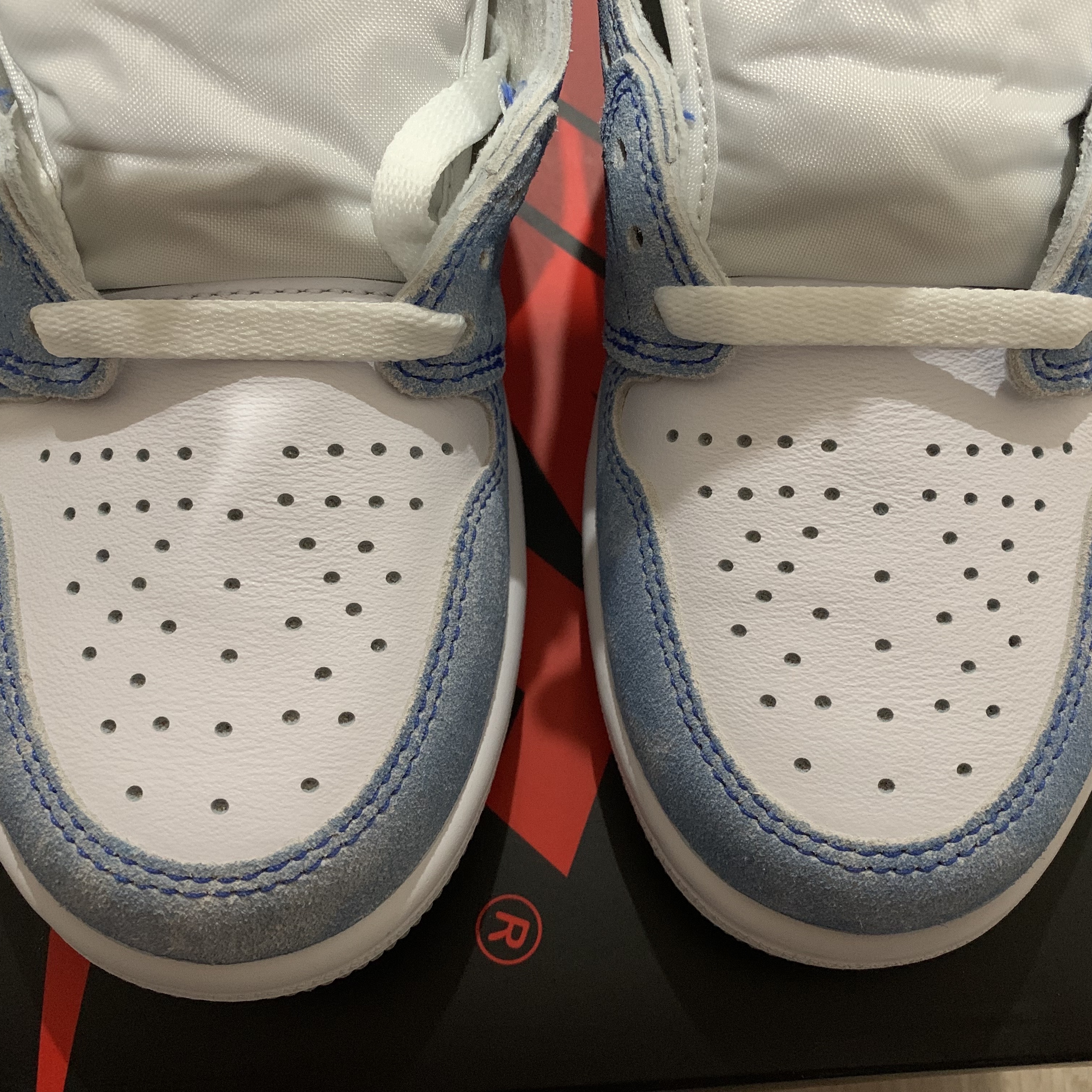 Jordan 1 Retro High OG Hyper Royal 착용 스타일 - 2