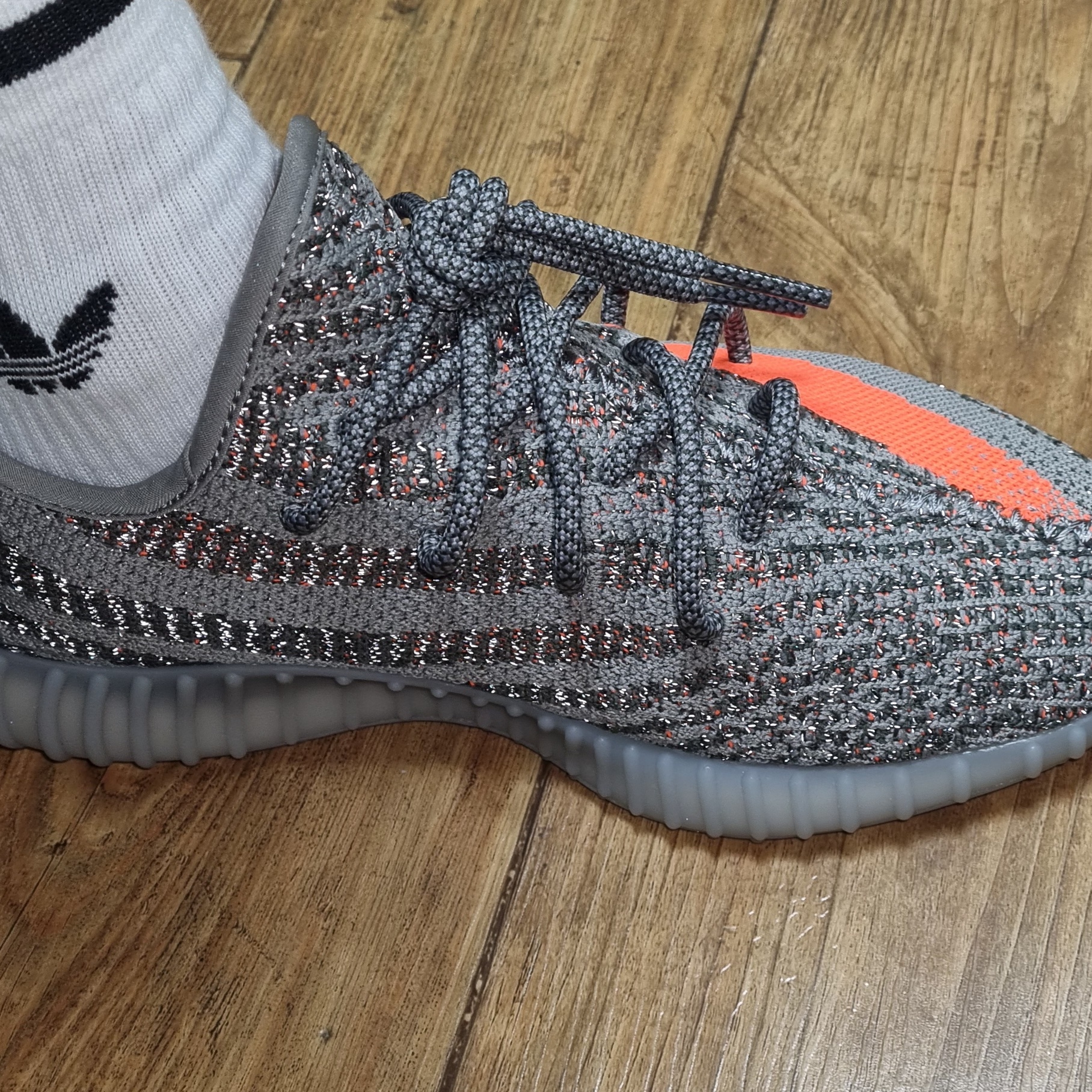 Adidas Yeezy Boost 350 V2 Beluga - Reflective 착용 스타일 - 1