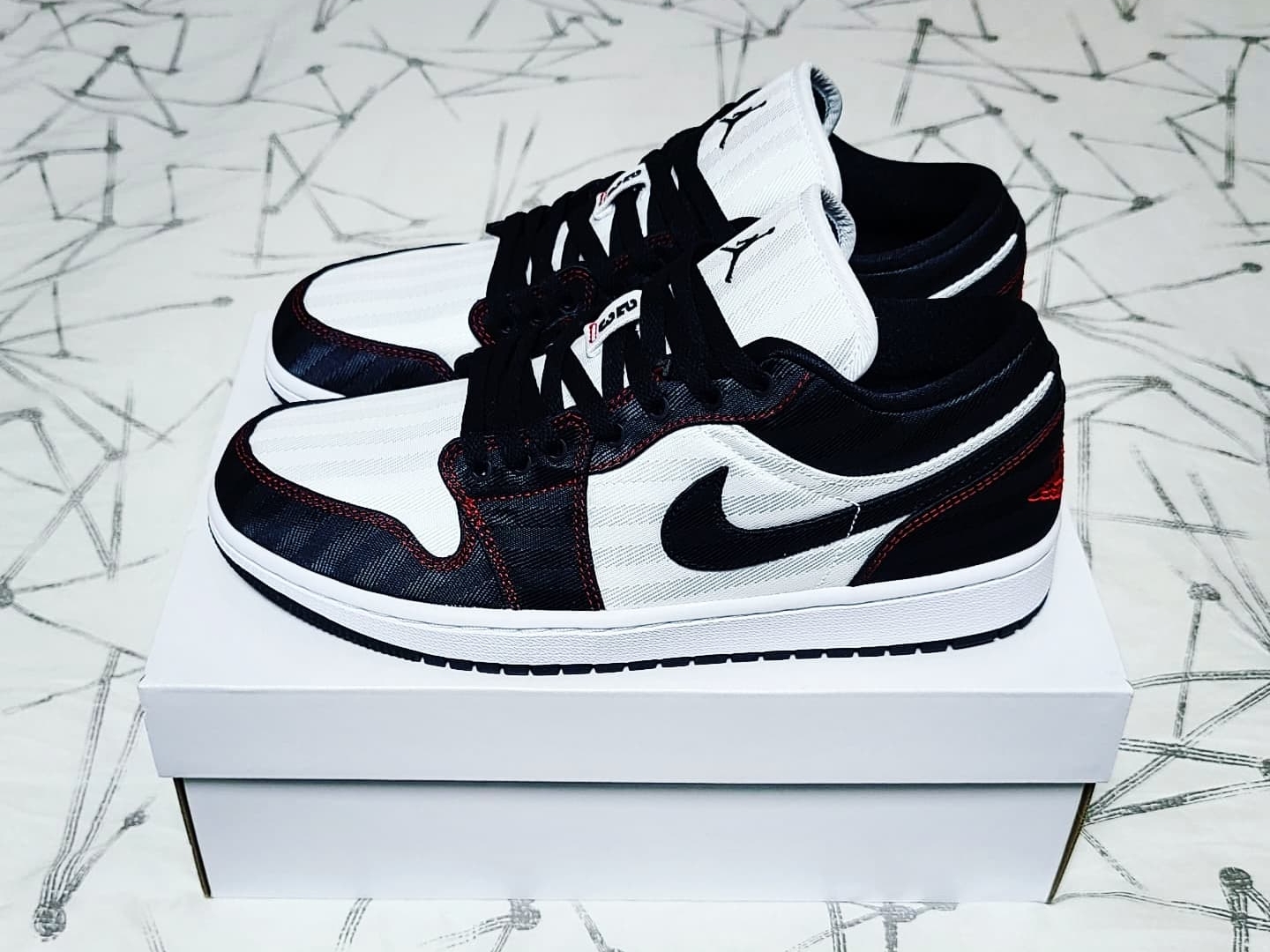 (W) Jordan 1 Low SE Utility White Gym Red Black 착용 스타일 - 2