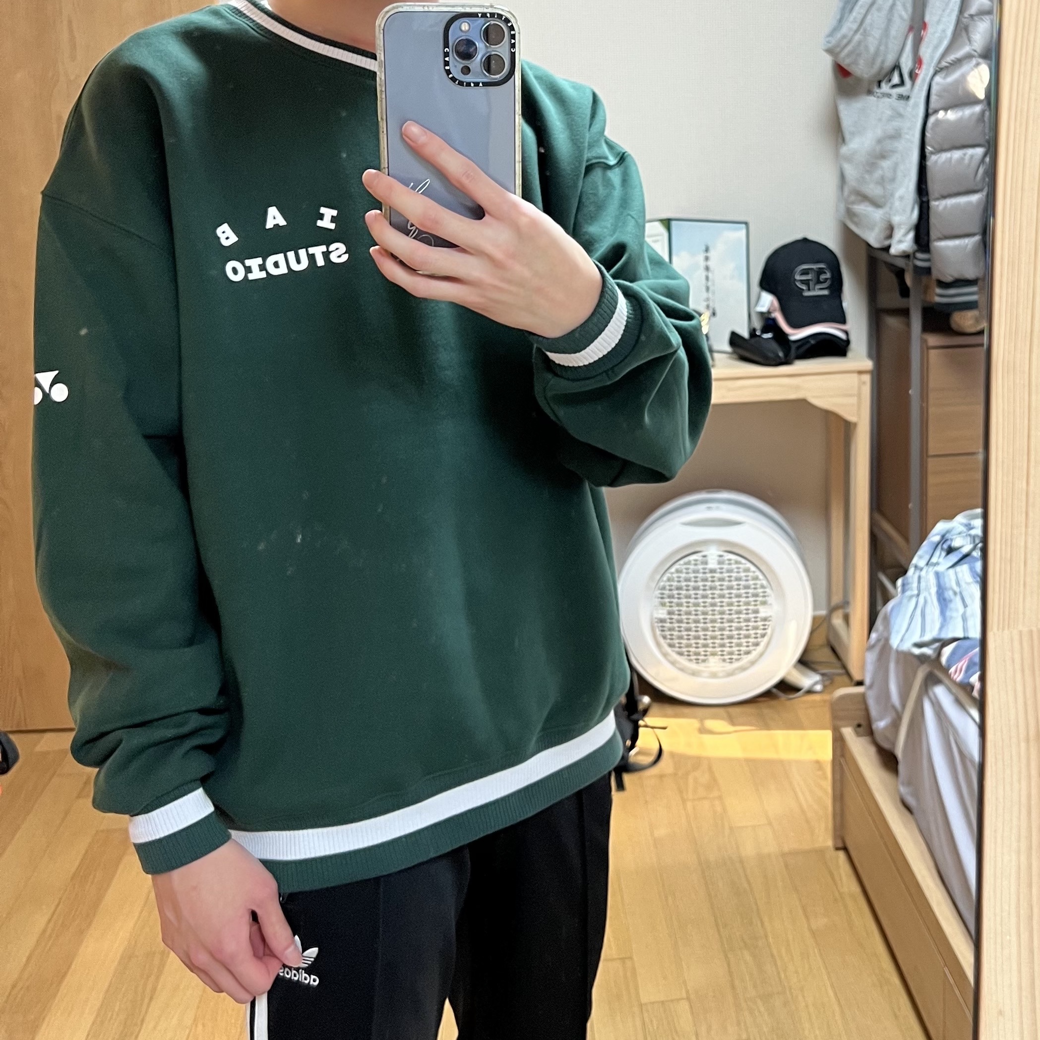 IAB Studio x Yonex Sweatshirt Green 착용 스타일 - 2