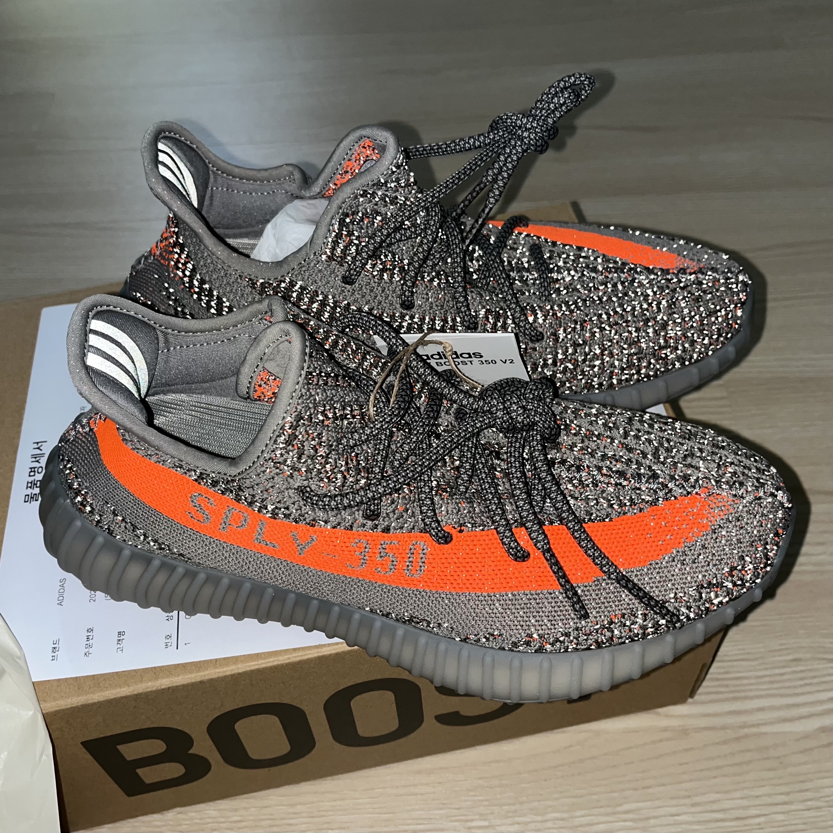 Adidas Yeezy Boost 350 V2 Beluga - Reflective 착용 스타일