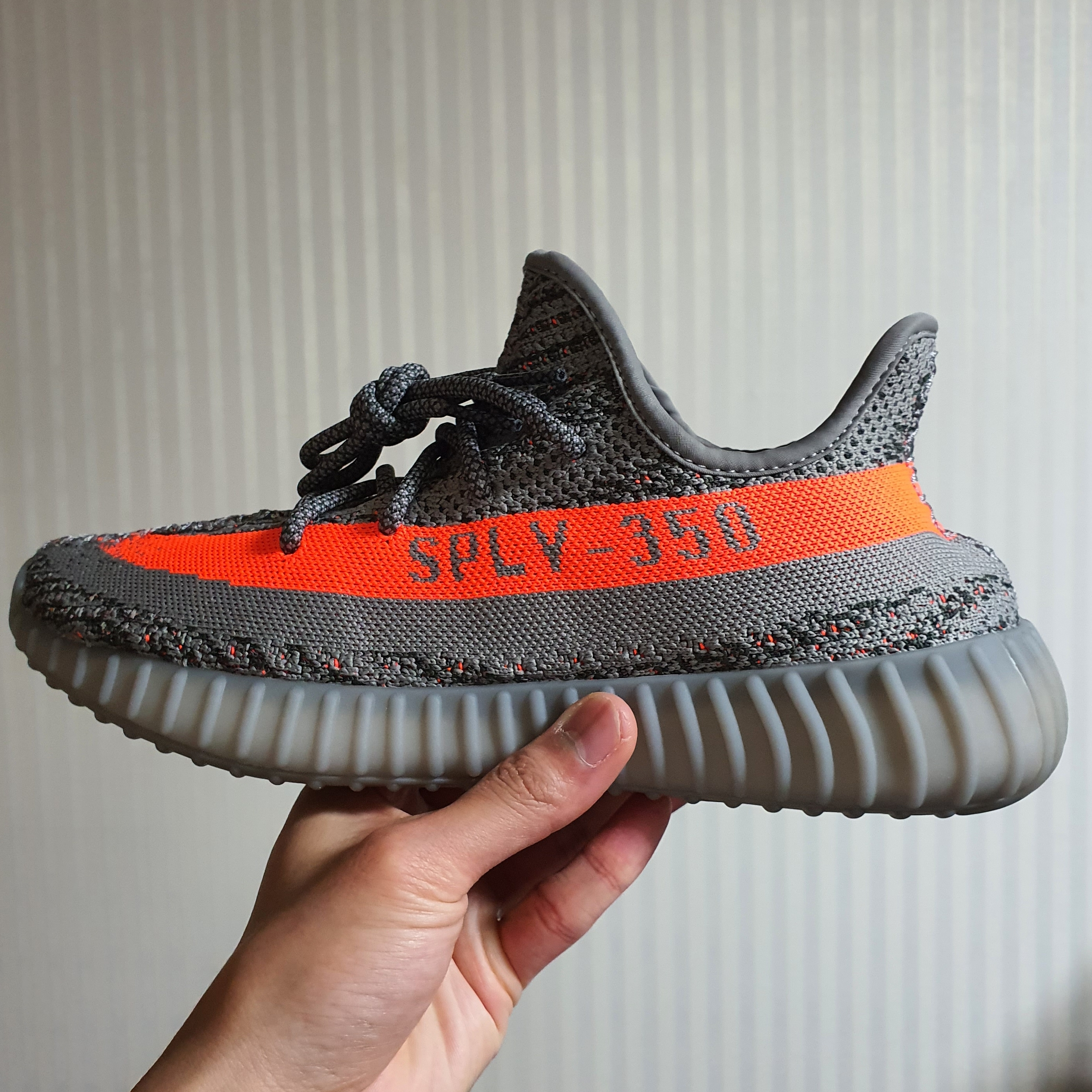 Adidas Yeezy Boost 350 V2 Beluga - Reflective 착용 스타일