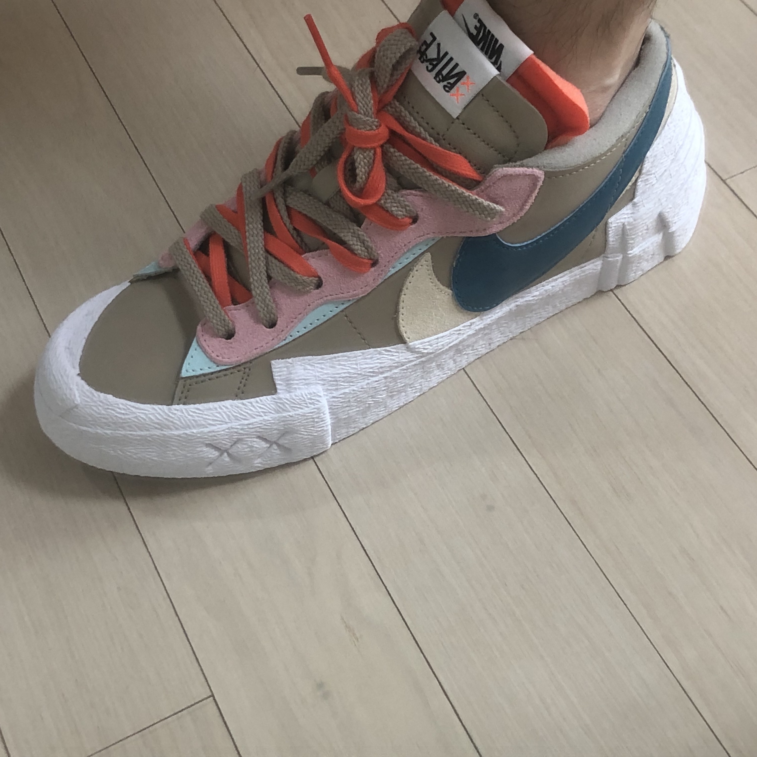 Nike x Sacai x Kaws Blazer Low Reed 착용 스타일 - 3