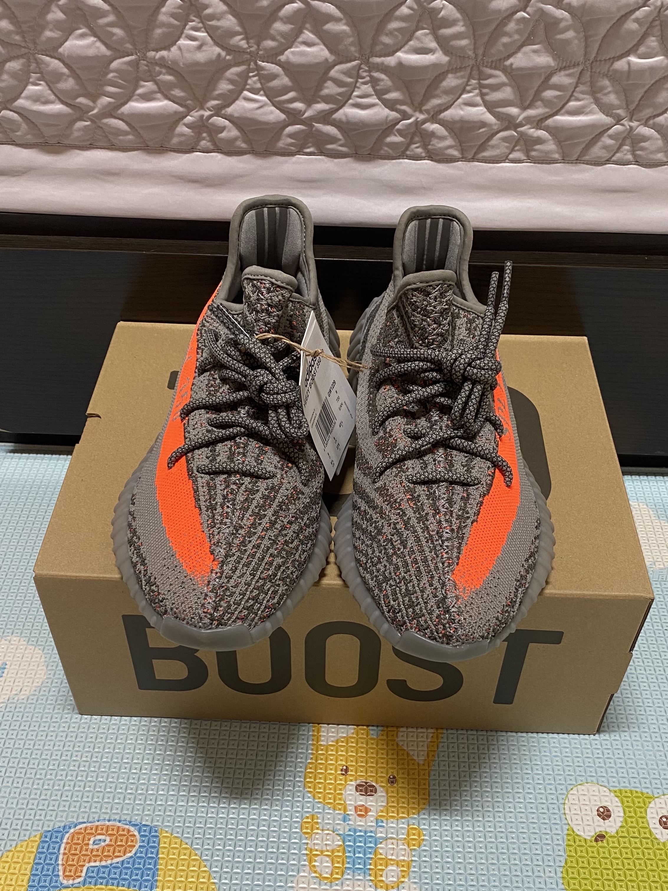 Adidas Yeezy Boost 350 V2 Beluga - Reflective 착용 스타일 - 1