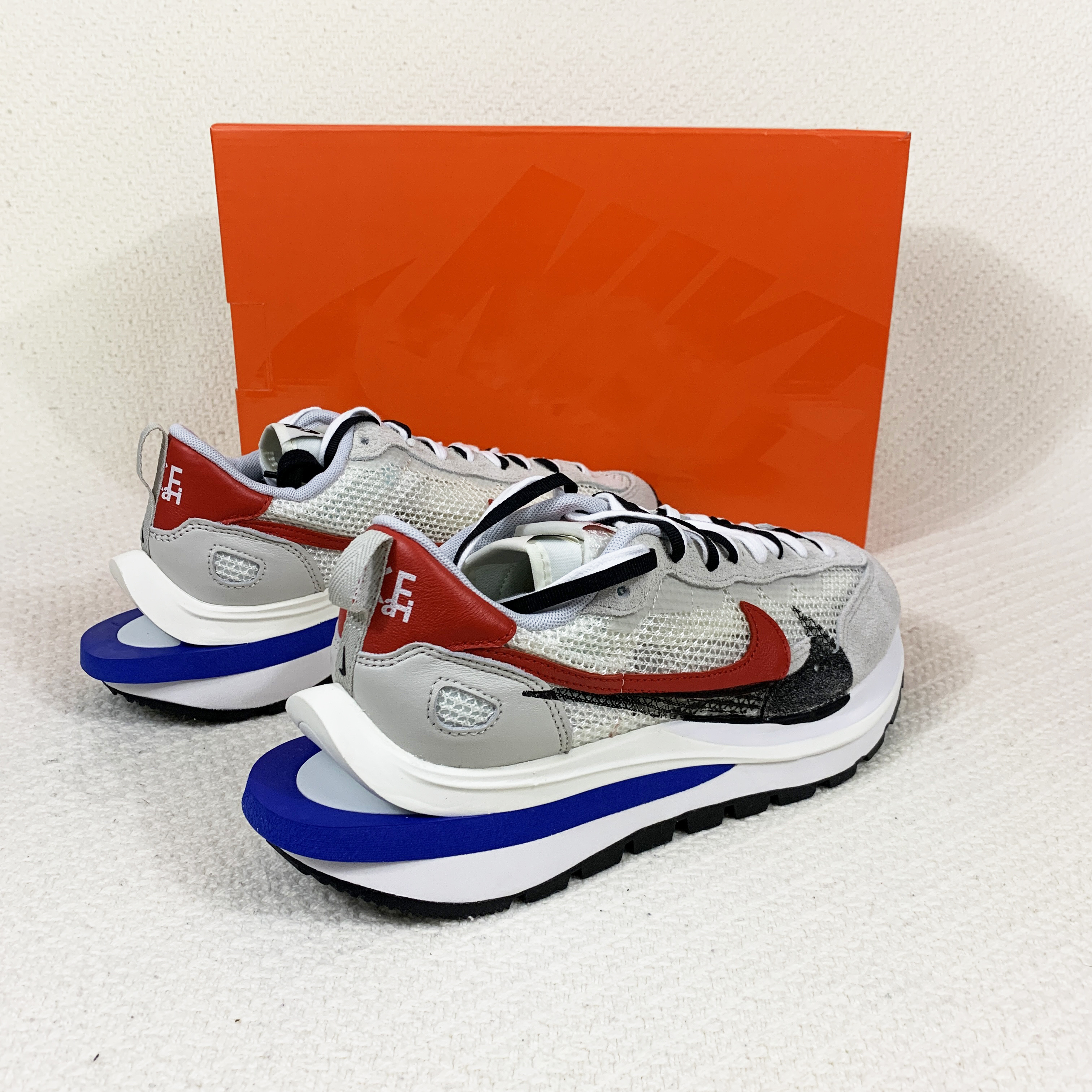 Nike x Sacai VaporWaffle Royal Fuchsia 착용 스타일 - 4