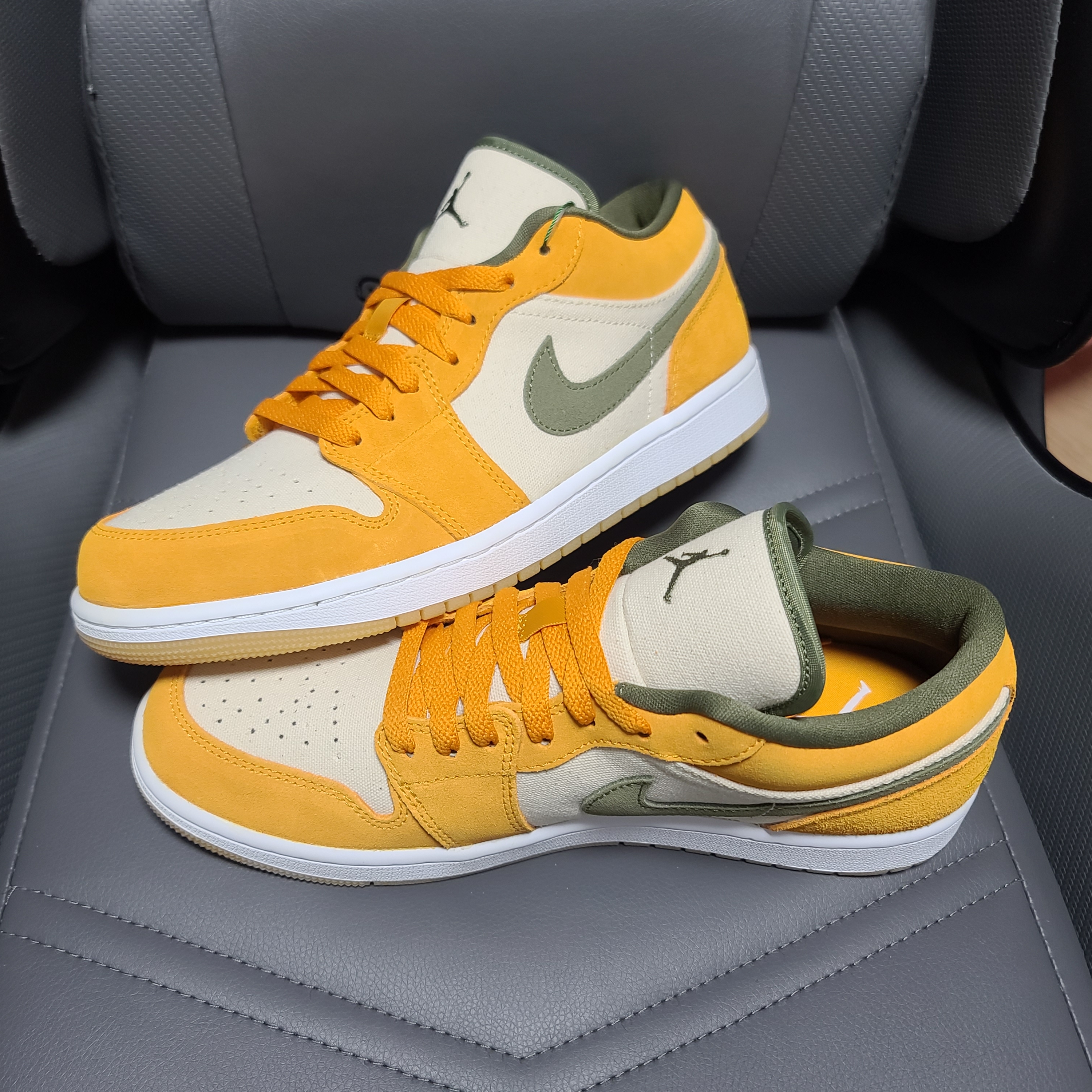 Jordan 1 Low SE Light Curry 착용 스타일 - 1