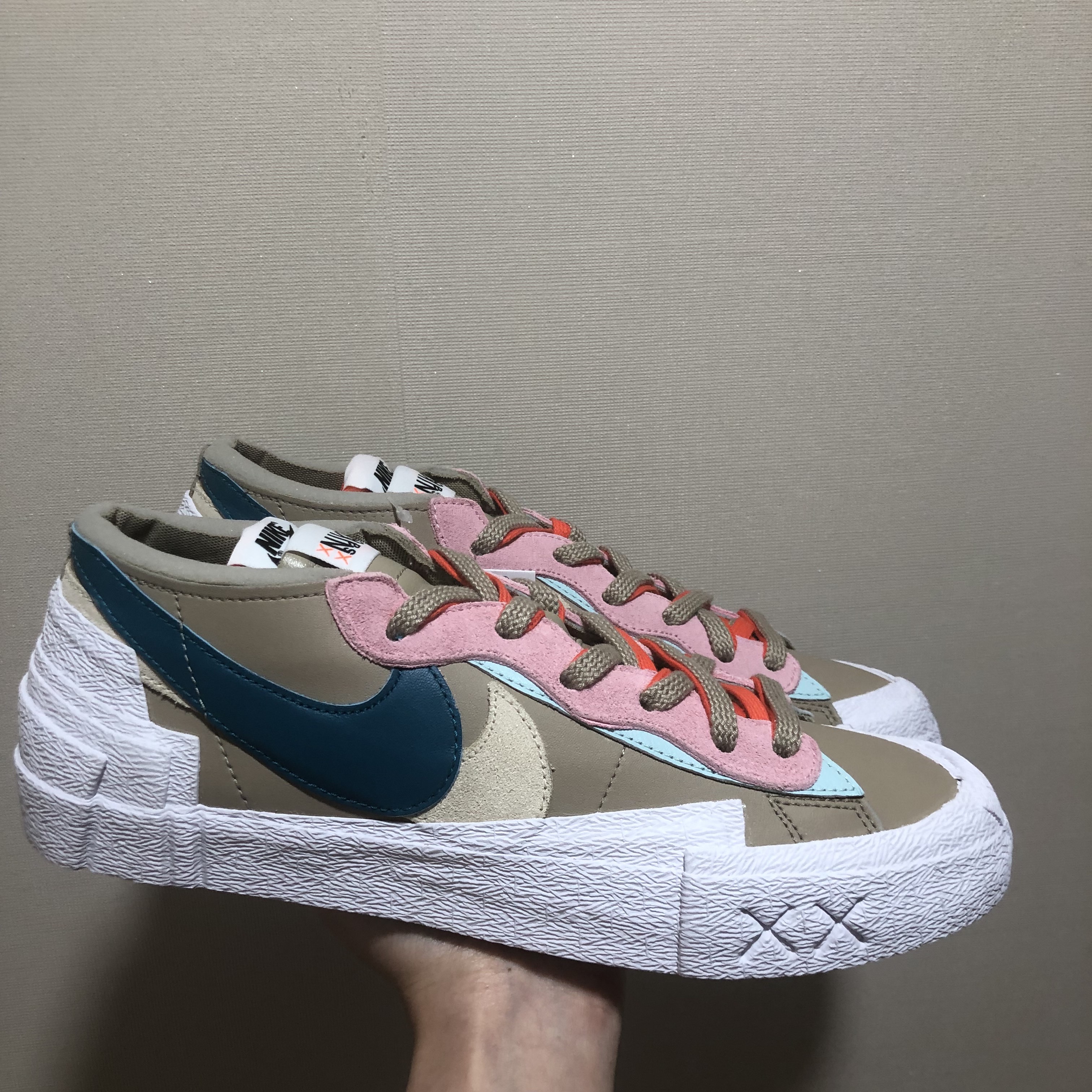 Nike x Sacai x Kaws Blazer Low Reed 착용 스타일 - 4