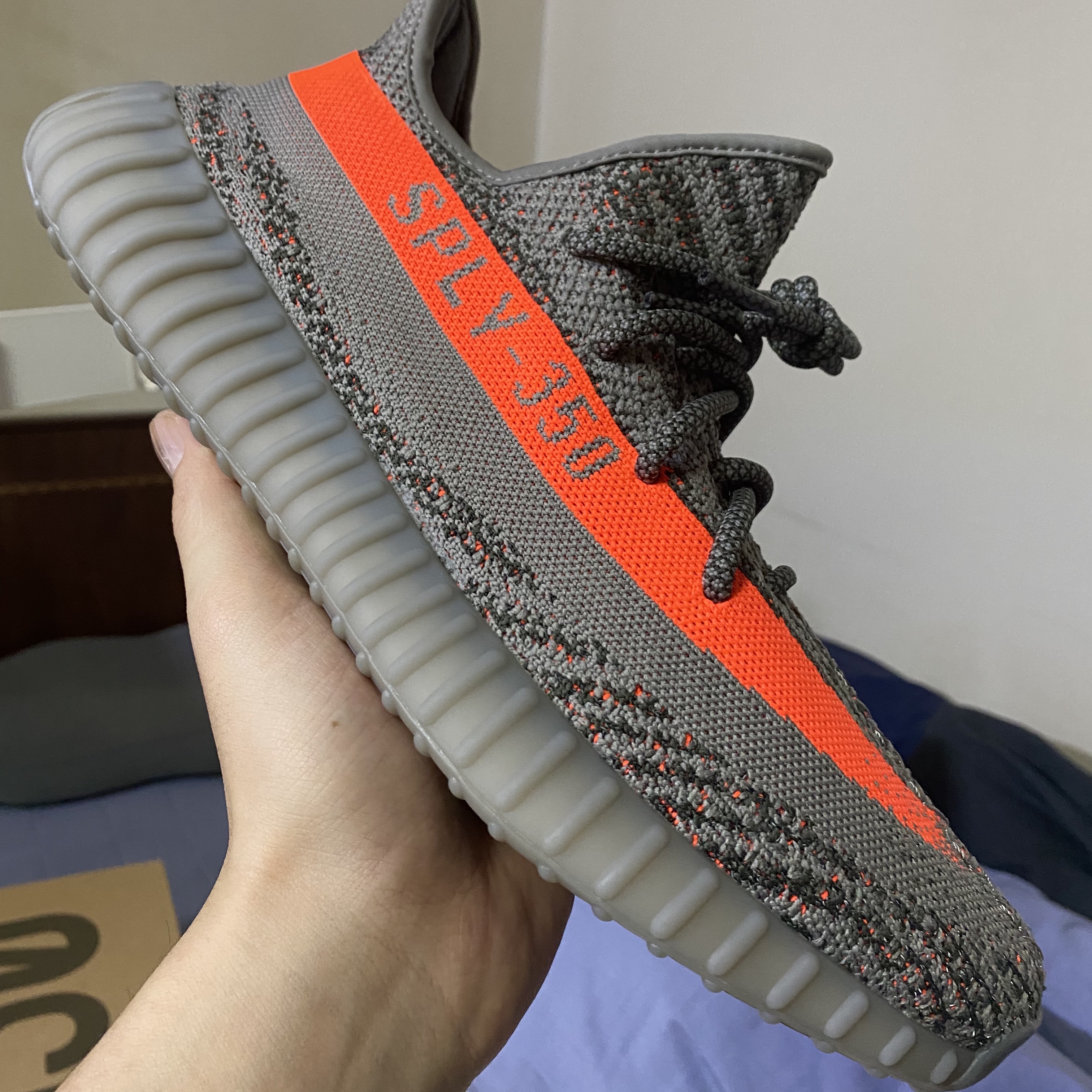 Adidas Yeezy Boost 350 V2 Beluga - Reflective 착용 스타일