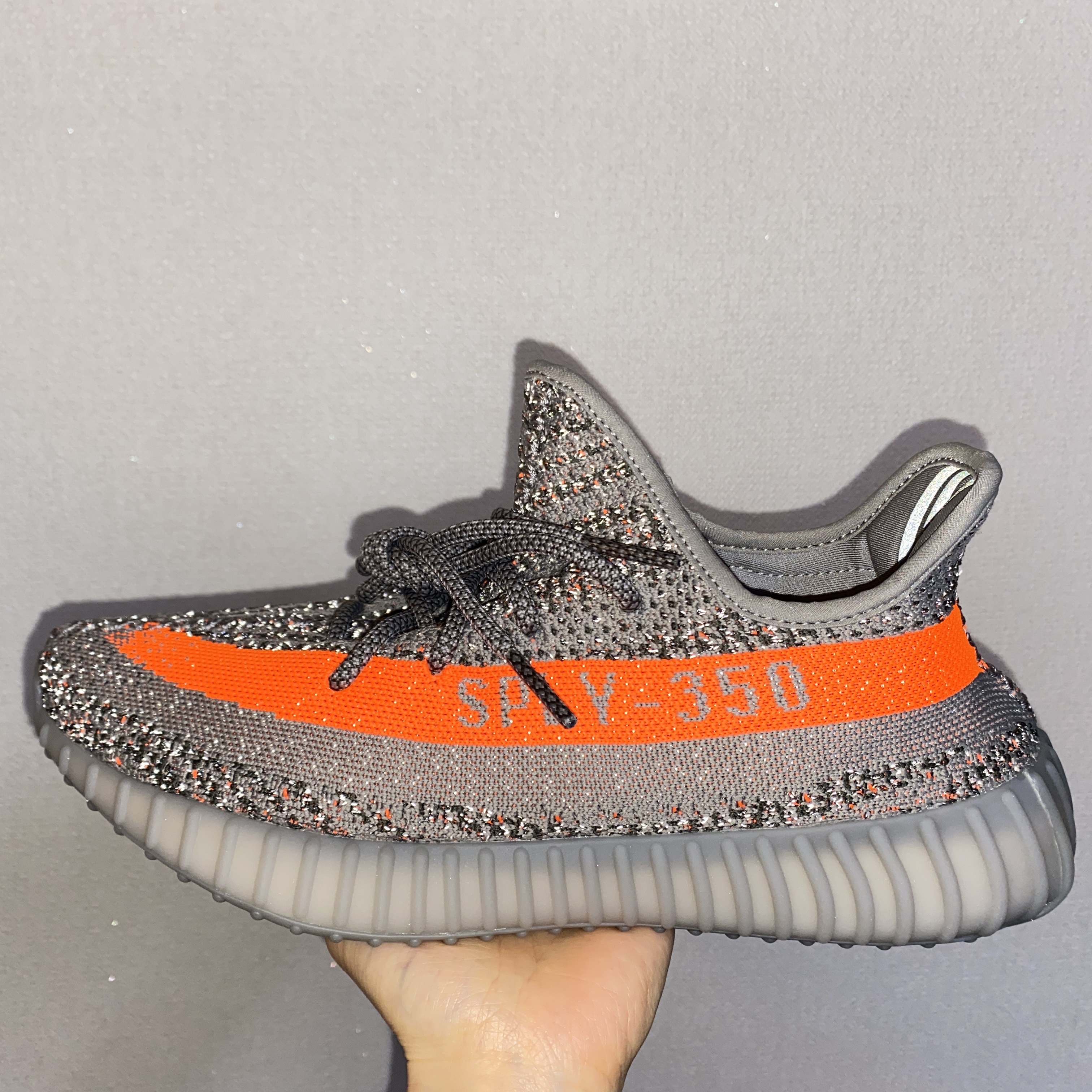 Adidas Yeezy Boost 350 V2 Beluga - Reflective 착용 스타일