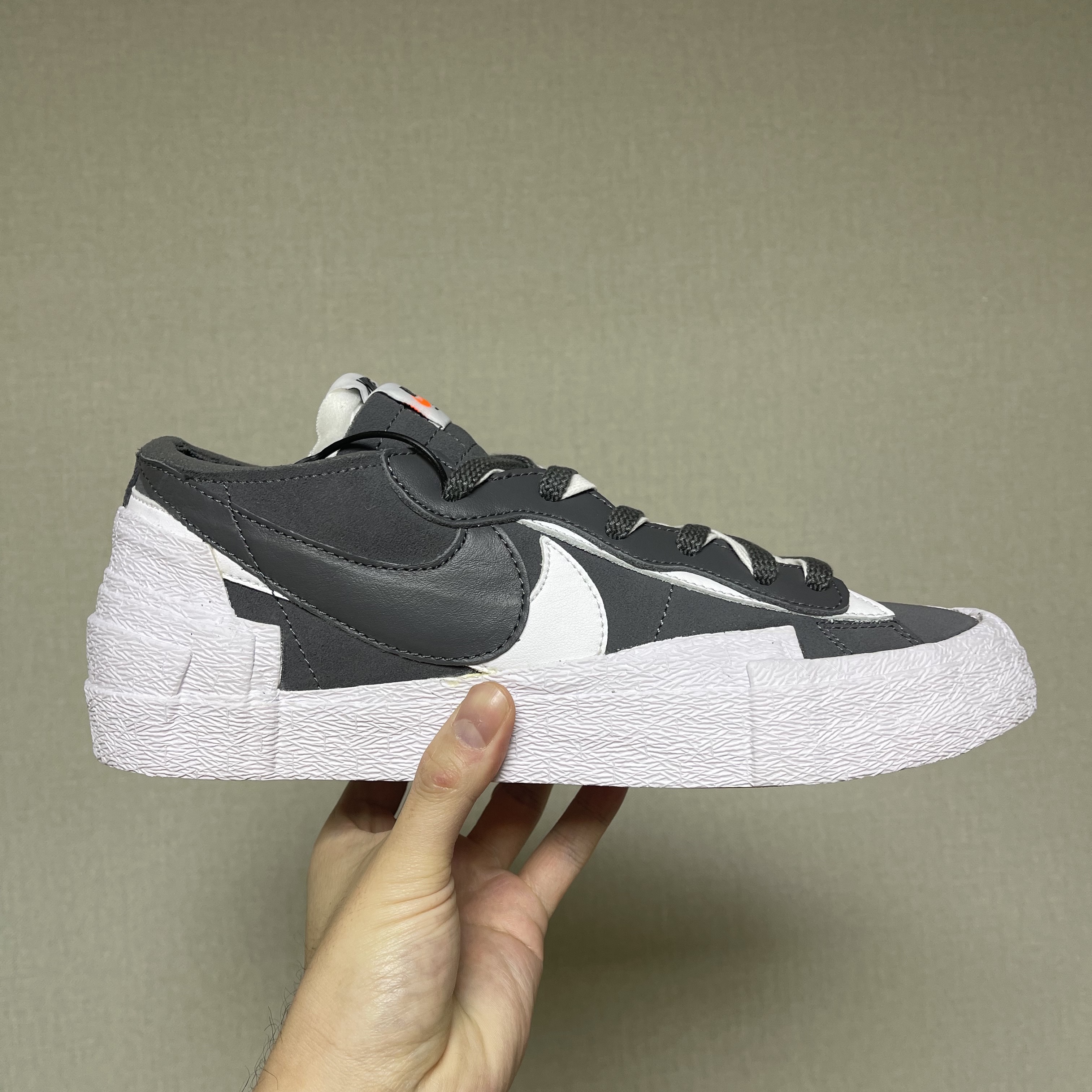 Nike x Sacai Blazer Low Iron Grey 착용 스타일 - 1