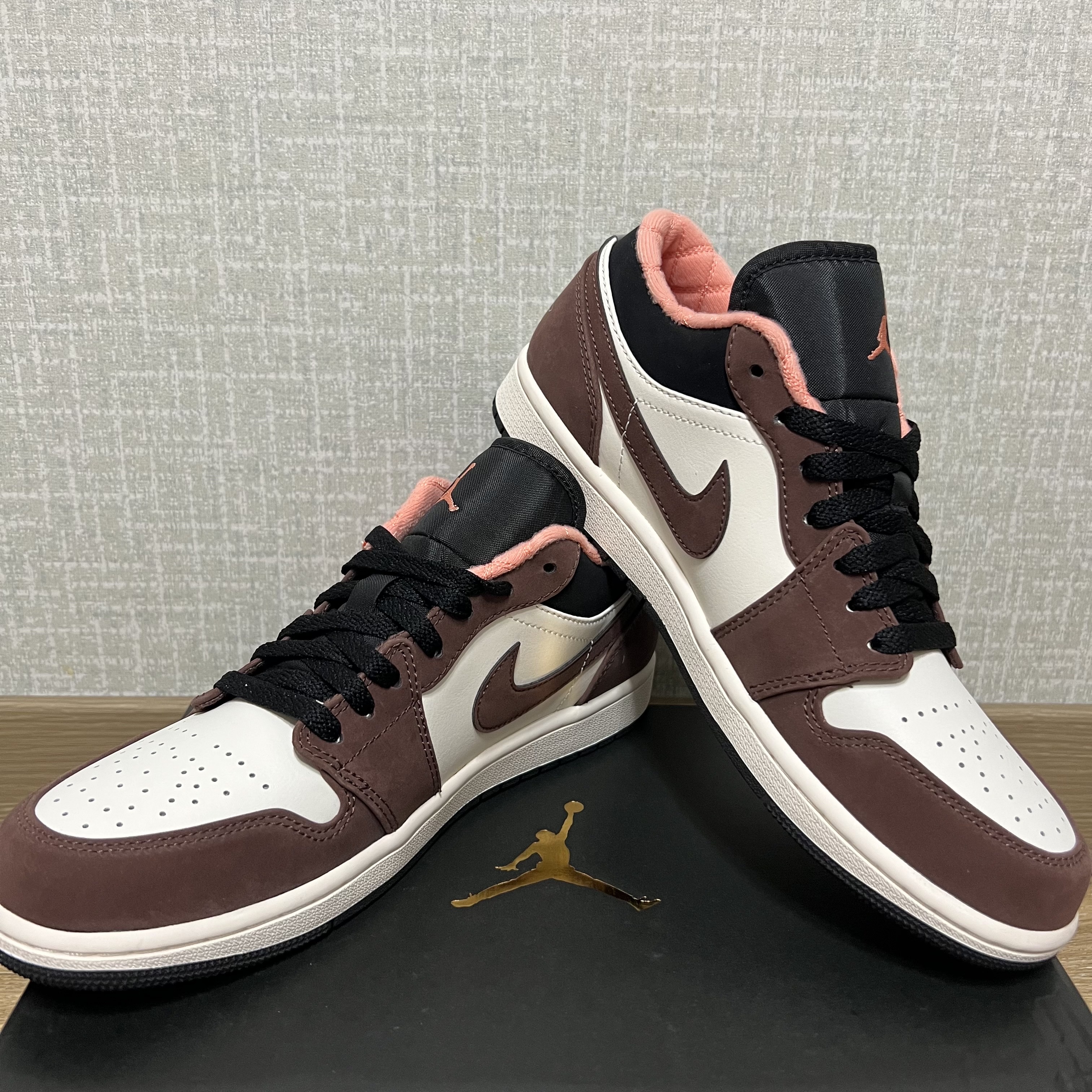 Jordan 1 Low SE Chocolate Bliss 착용 스타일 - 1