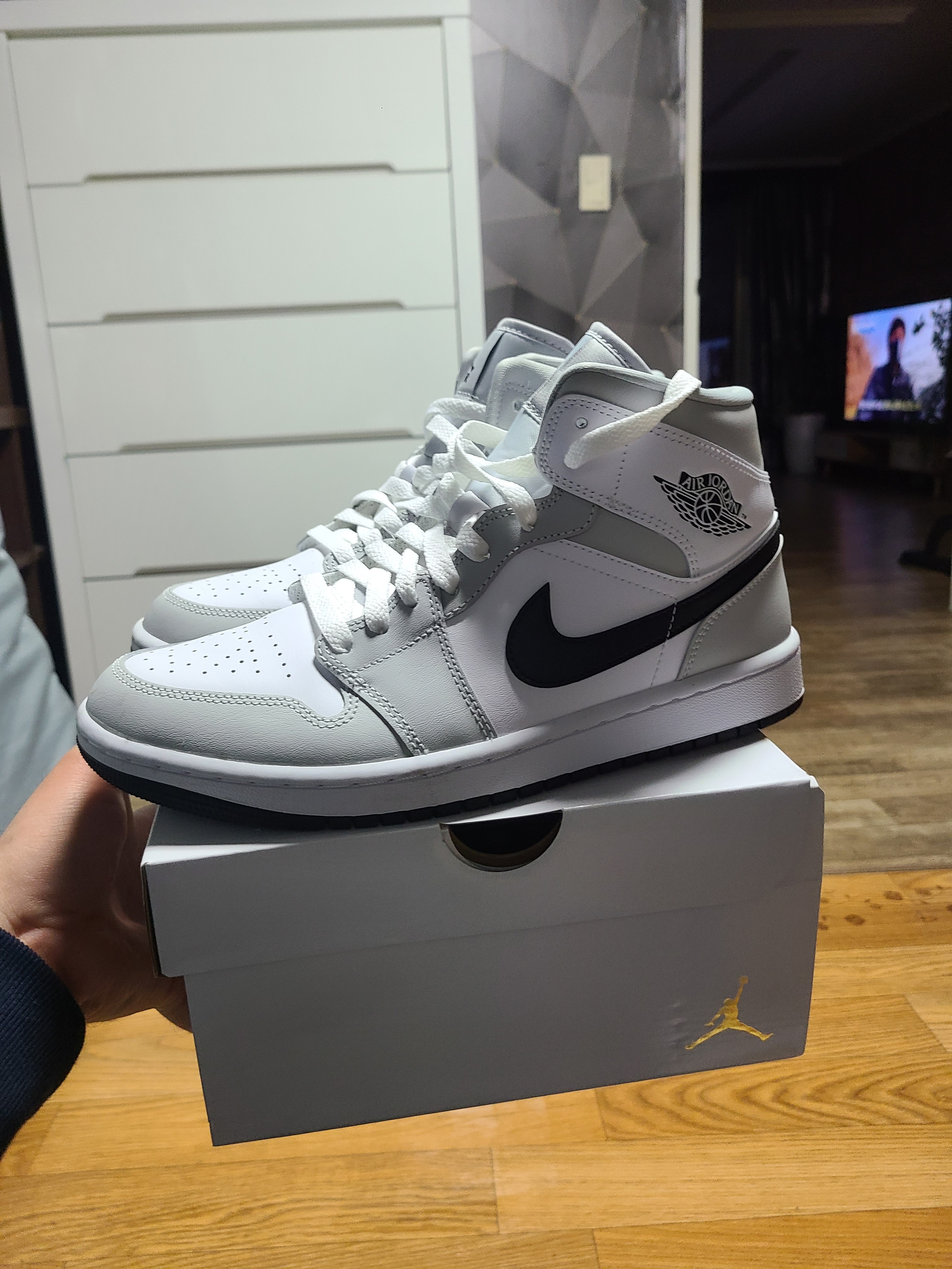 (W) Jordan 1 Mid Grey Fog 착용 스타일 - 1