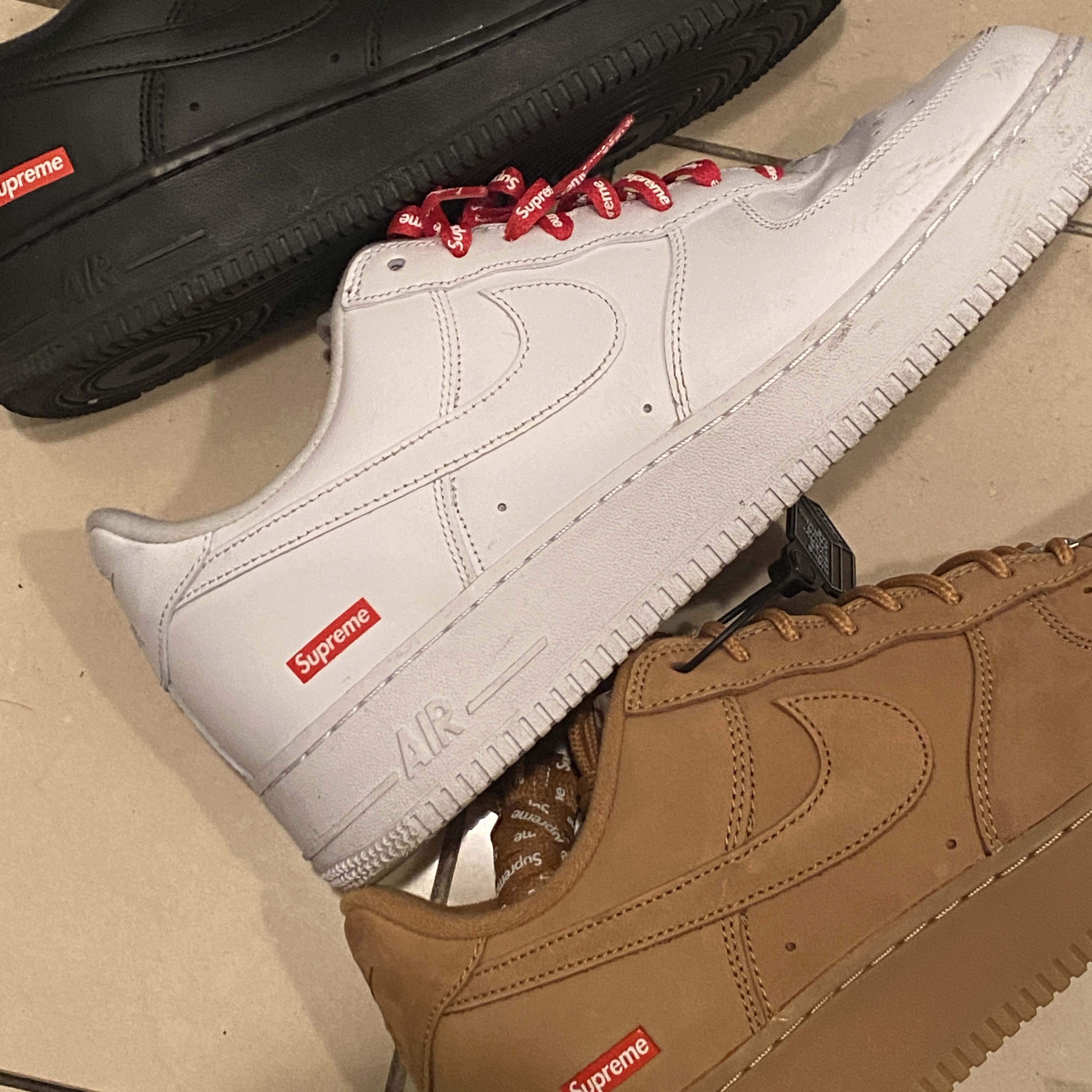Nike x Supreme Air Force 1 Low White, Nike x Supreme Air Force 1 Low Flax 착용 스타일