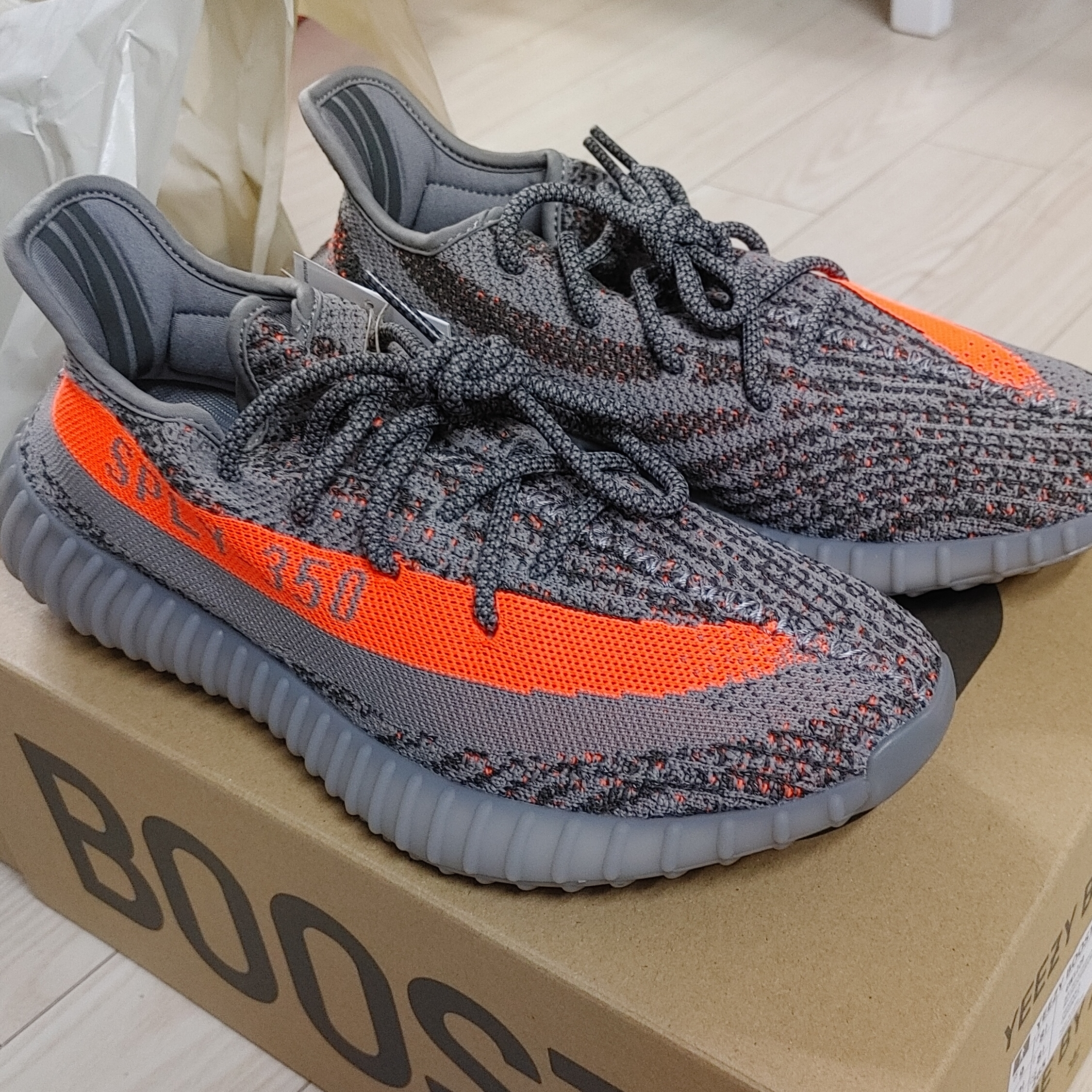 Adidas Yeezy Boost 350 V2 Beluga - Reflective 착용 스타일 - 1