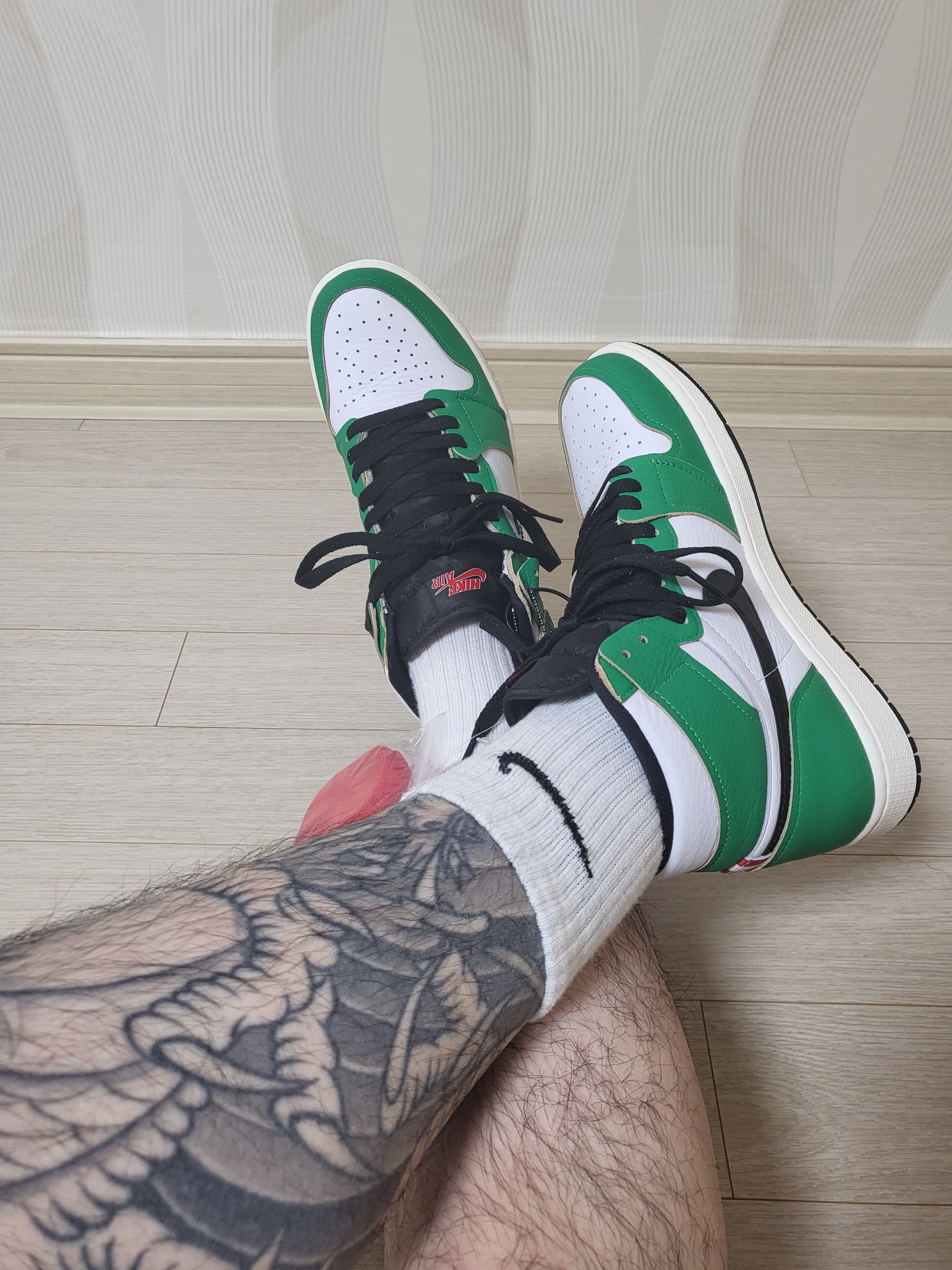 (W) Jordan 1 Retro High OG Lucky Green 착용 스타일 - 2