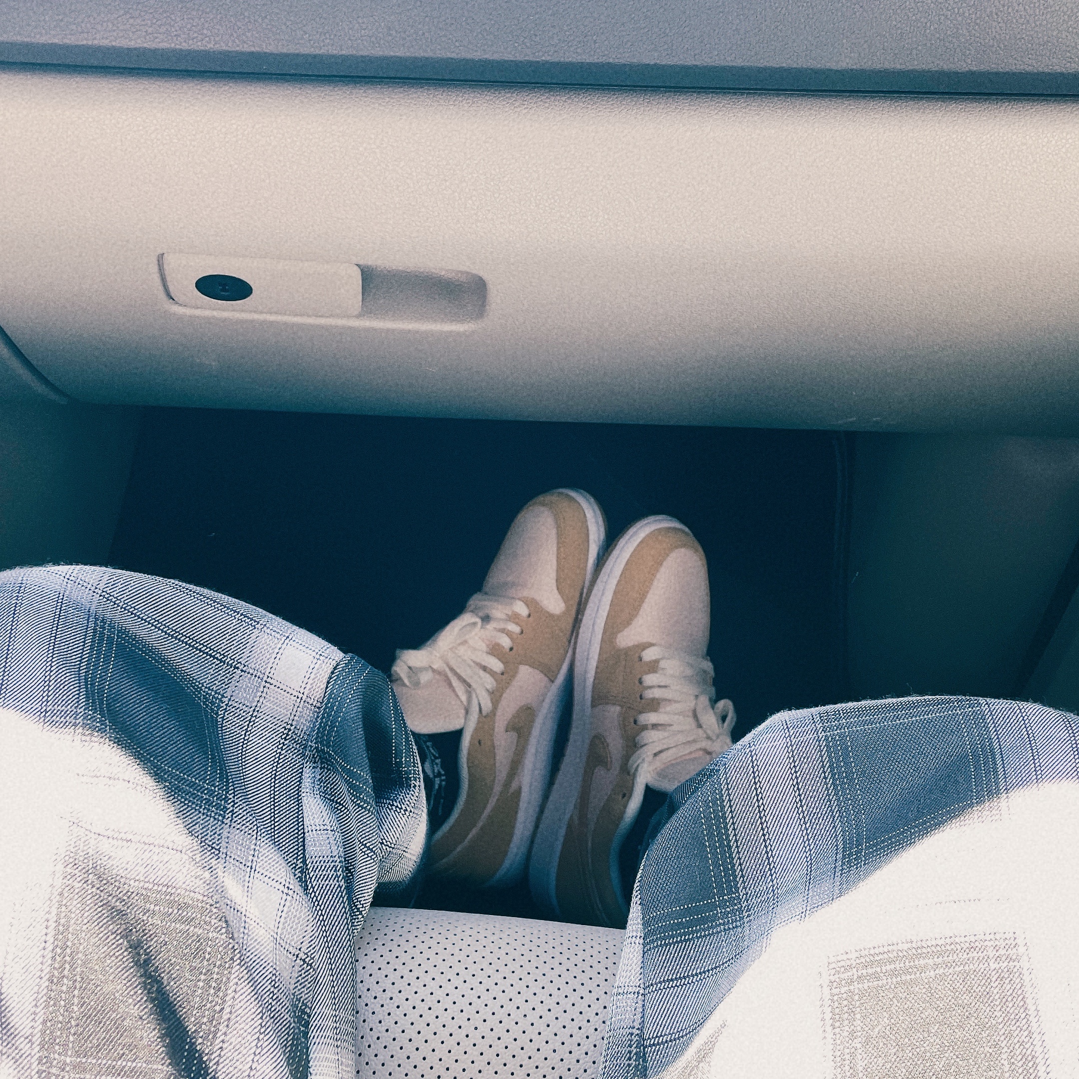 (W) Jordan 1 Low SE Corduroy Tan 착용 스타일