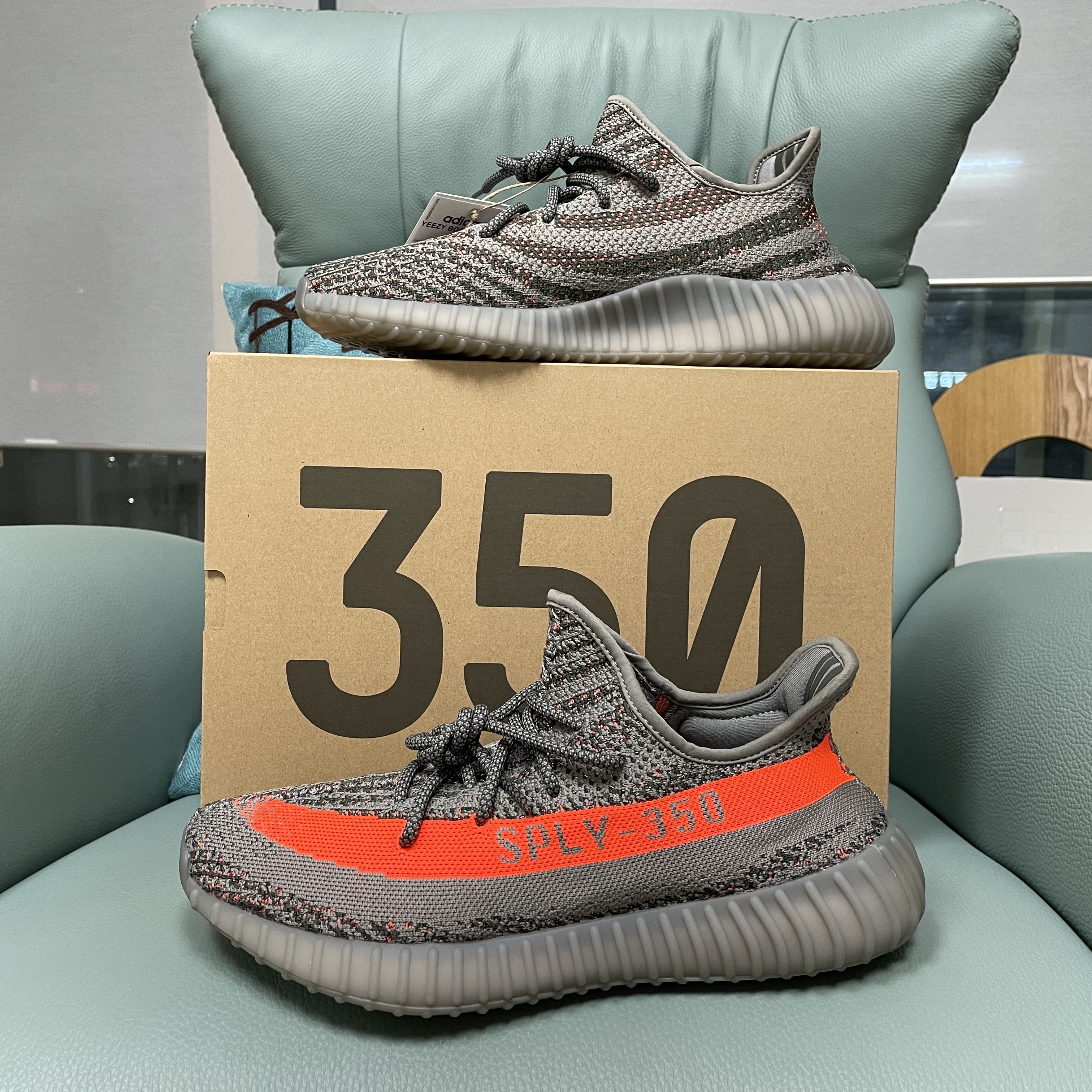 Adidas Yeezy Boost 350 V2 Beluga - Reflective 착용 스타일 - 1