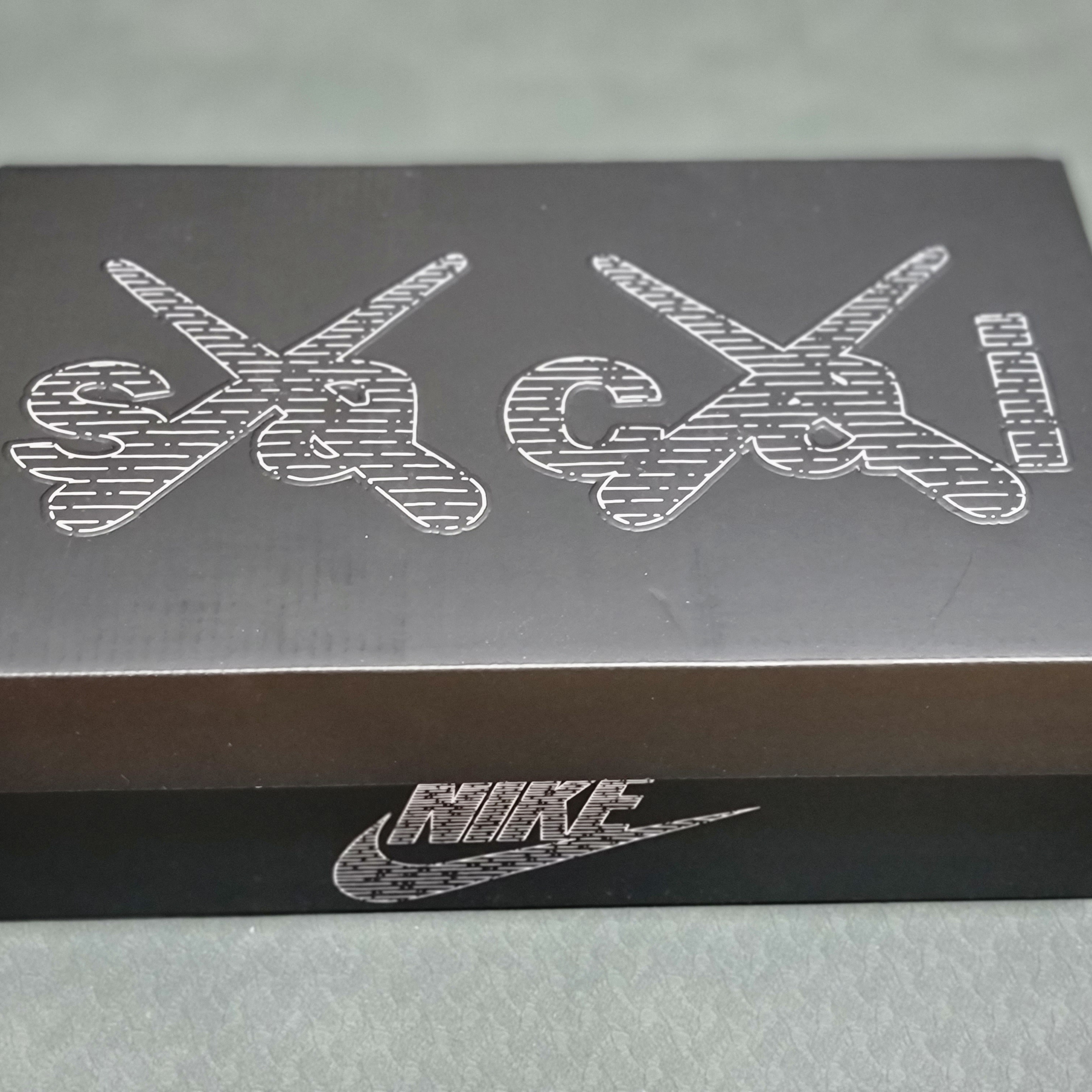 Nike x Sacai x Kaws Blazer Low Reed 착용 스타일 - 1