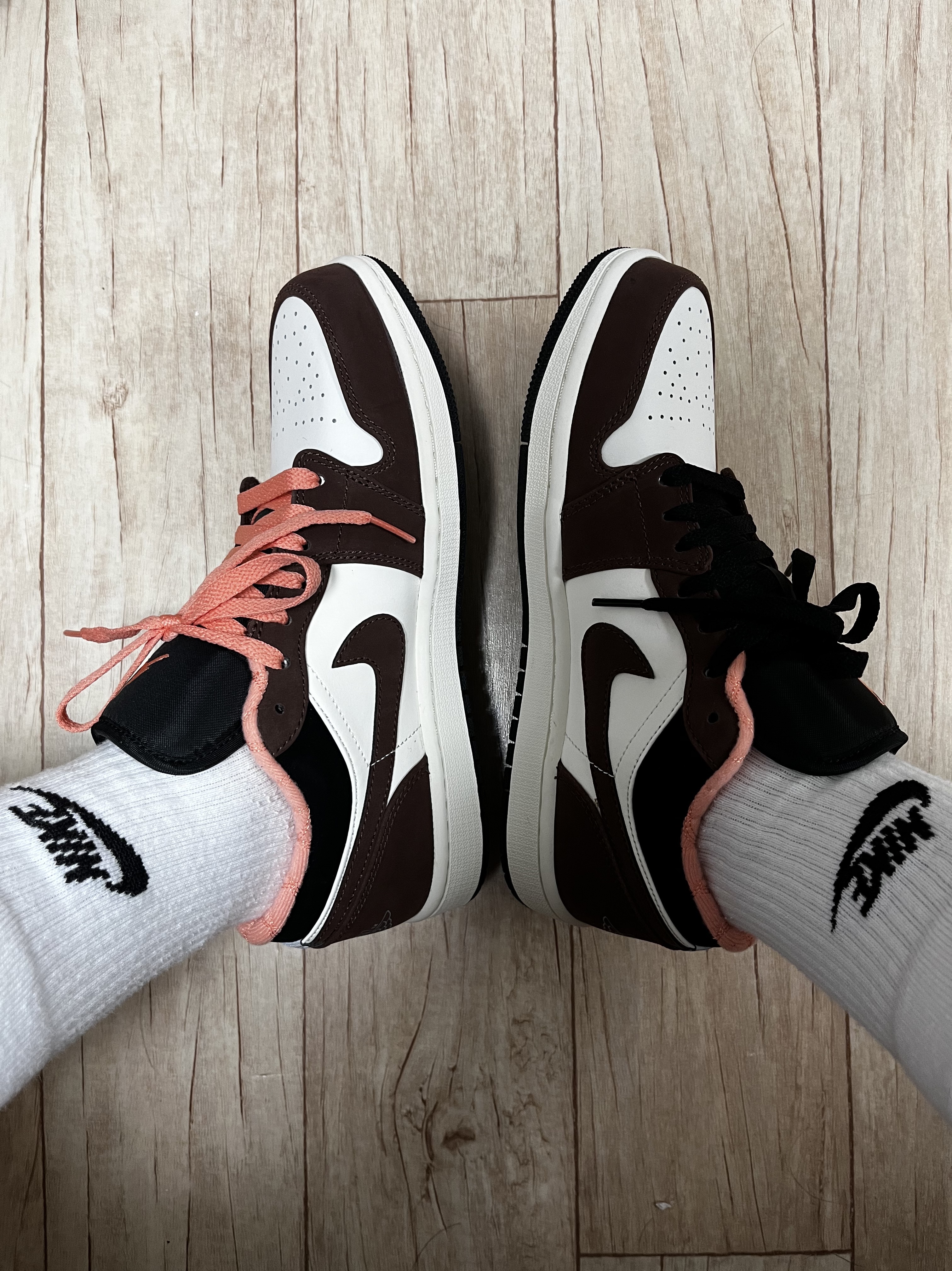 Jordan 1 Low SE Chocolate Bliss, Essentials 3D Silicon Applique Pullover Hoodie Olive/Khaki - 20FW 착용 스타일 - 3