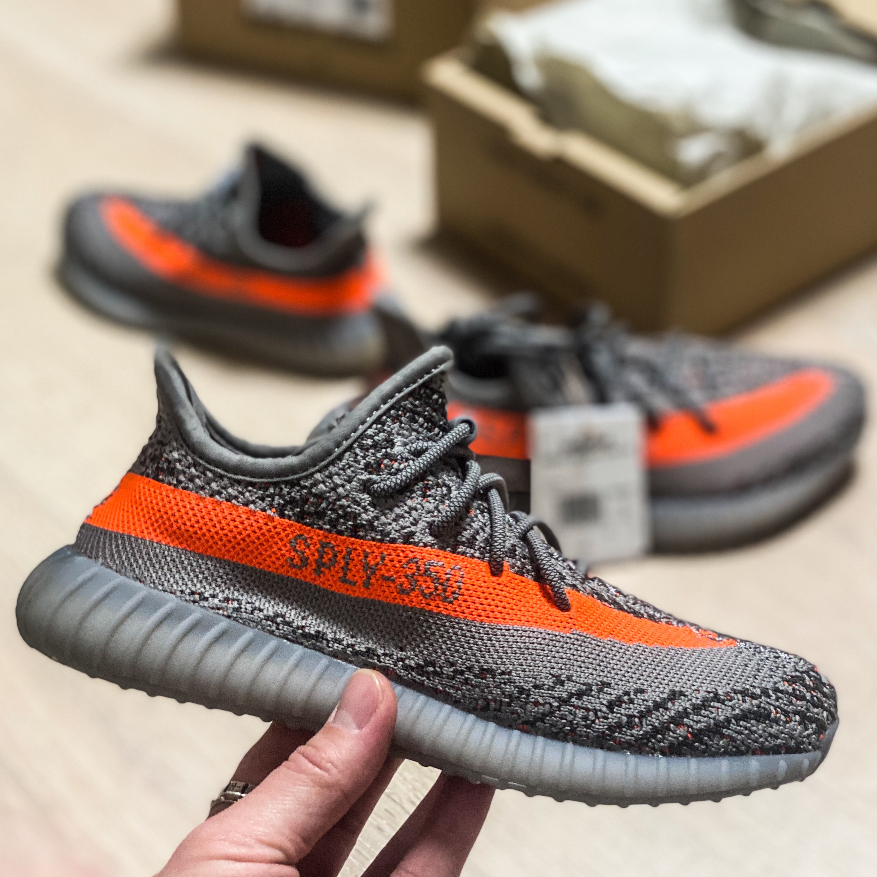 (Kids) Adidas Yeezy Boost 350 V2 Beluga - Reflective, Adidas Yeezy Boost 350 V2 Beluga - Reflective 착용 스타일 - 1