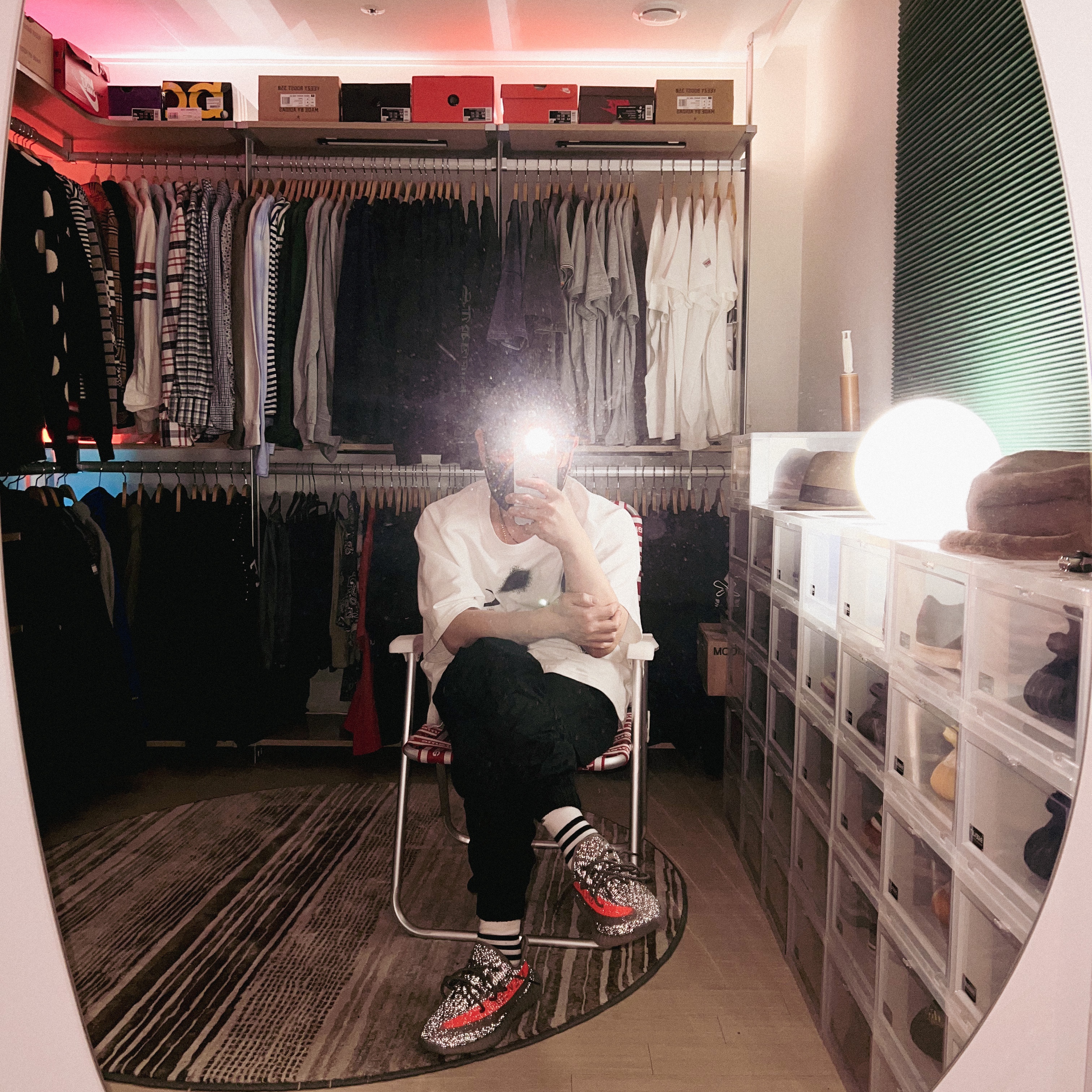 Adidas Yeezy Boost 350 V2 Beluga - Reflective, Nike x Off-White NRG Short Sleeve T-Shirt White 착용 스타일 - 3