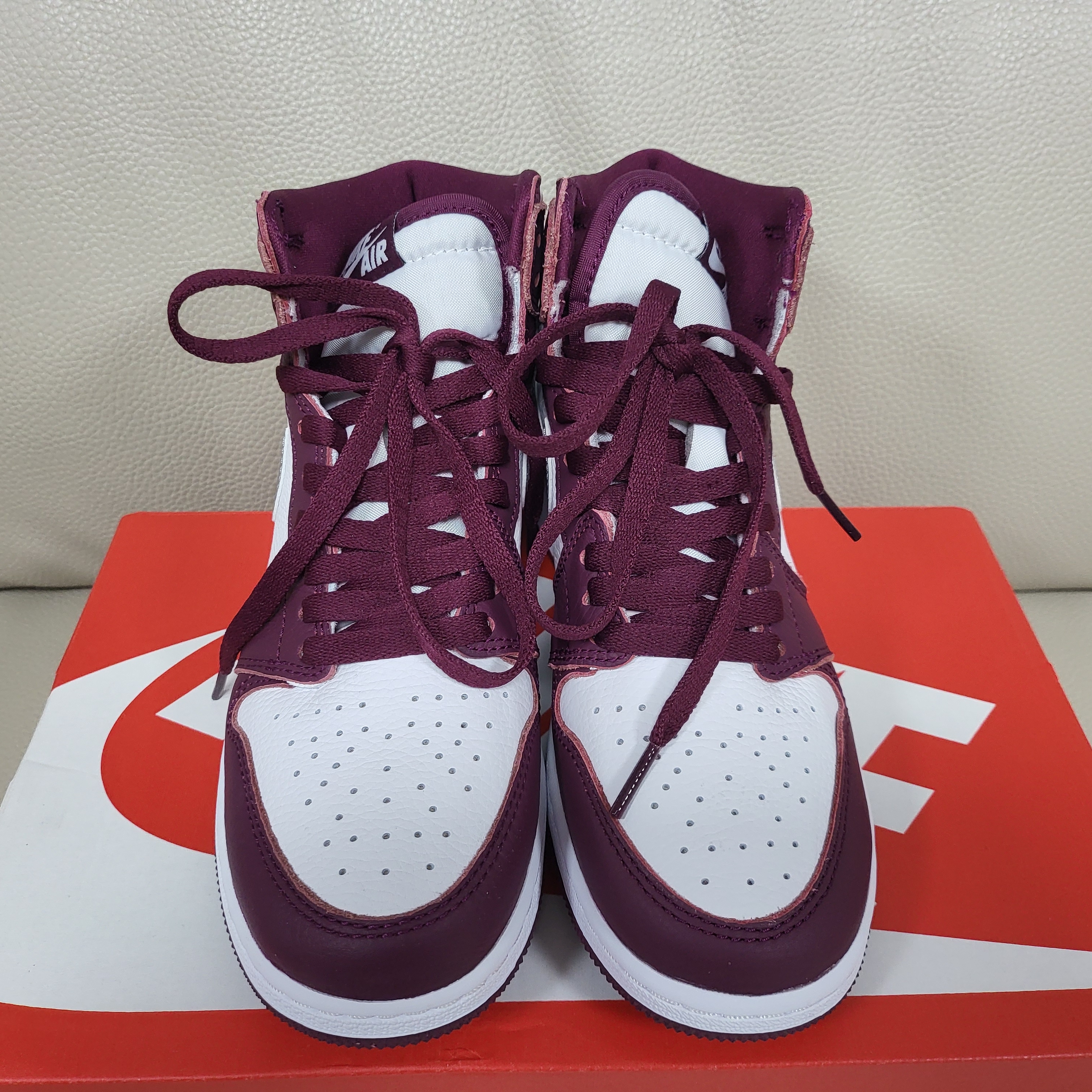 (GS) Jordan 1 Retro High OG Bordeaux 착용 스타일 - 3