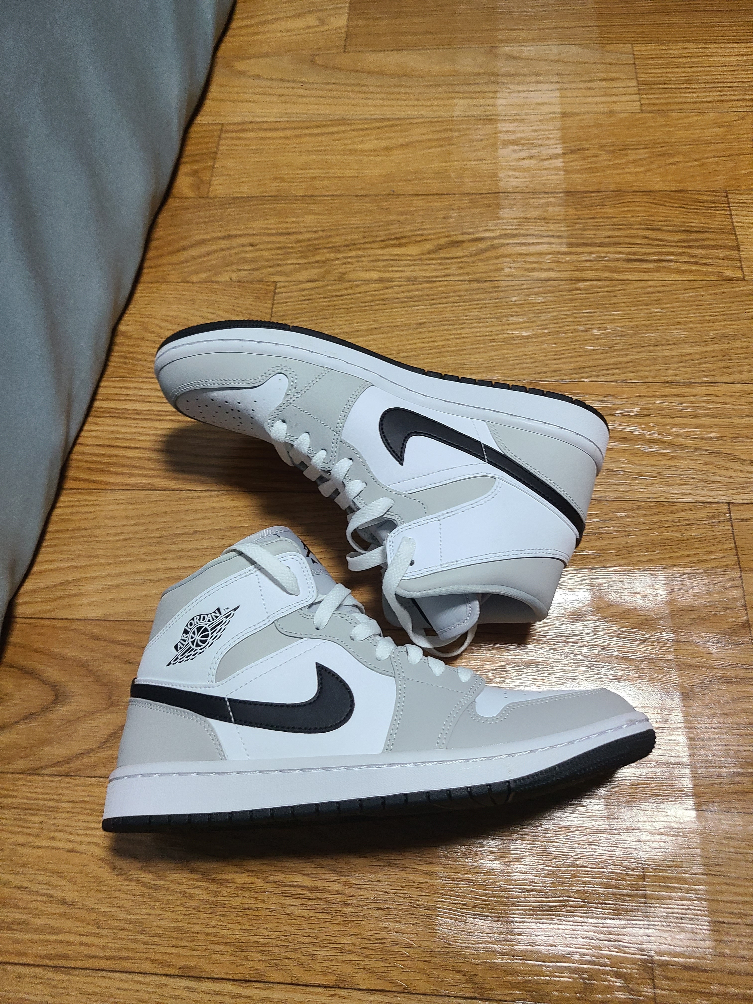 (W) Jordan 1 Mid Grey Fog 착용 스타일 - 2