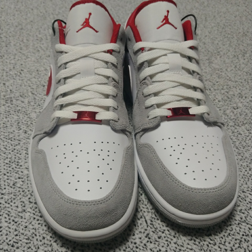 Jordan 1 Low SE Light Smoke Grey Gym Red 착용 스타일 - 2