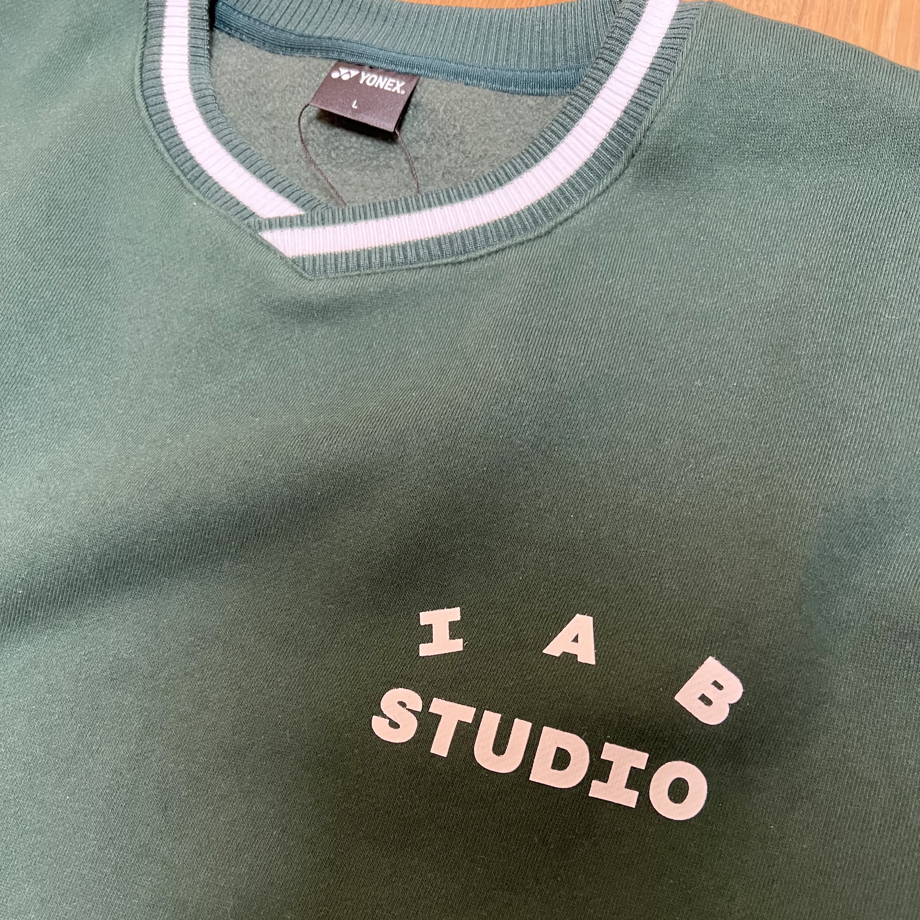 IAB Studio x Yonex Sweatshirt Green 착용 스타일 - 1