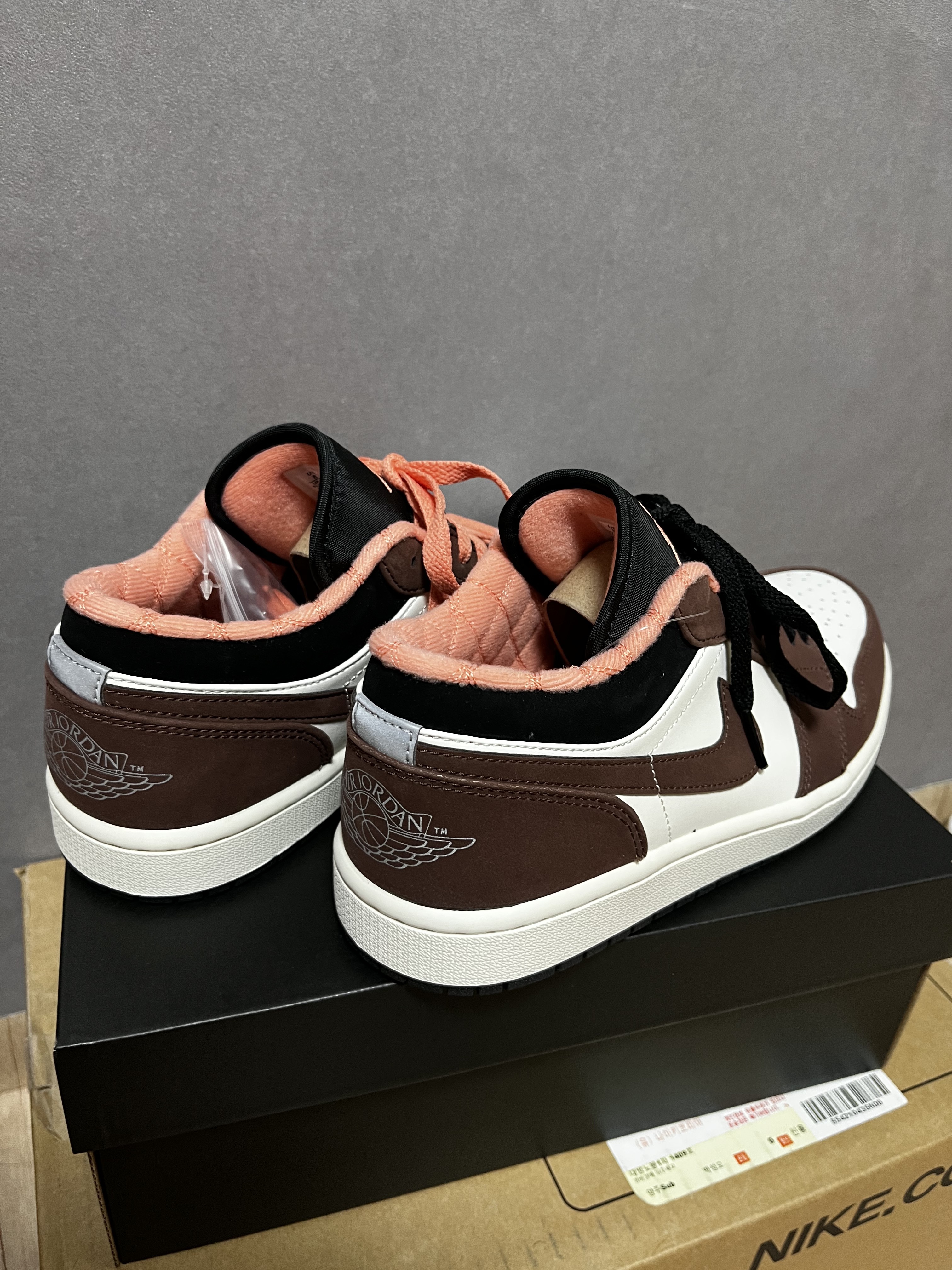 Jordan 1 Low SE Chocolate Bliss, Essentials 3D Silicon Applique Pullover Hoodie Olive/Khaki - 20FW 착용 스타일 - 5