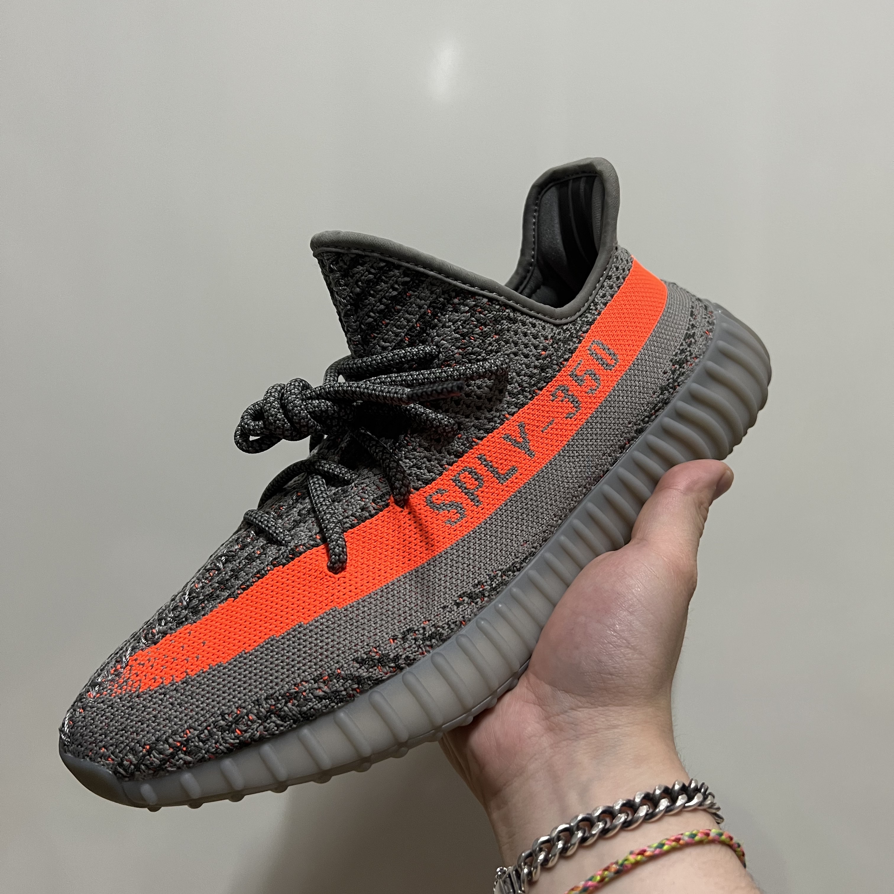 Adidas Yeezy Boost 350 V2 Beluga - Reflective 착용 스타일
