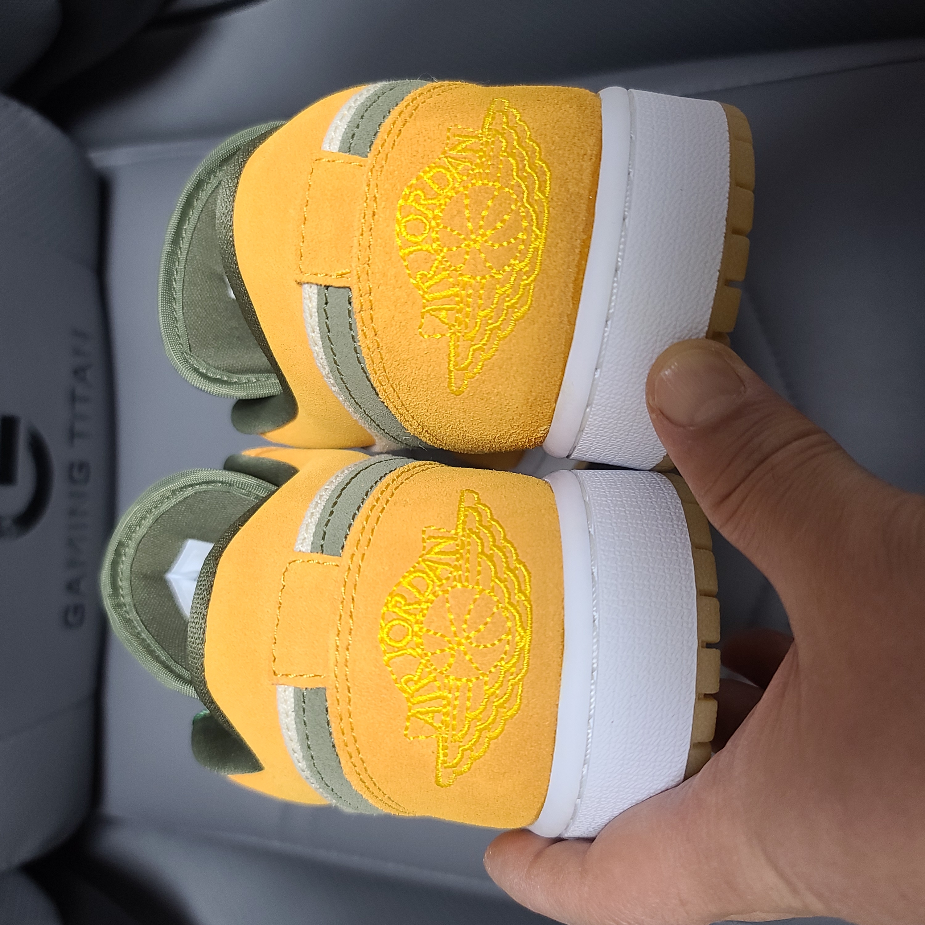 Jordan 1 Low SE Light Curry 착용 스타일 - 4