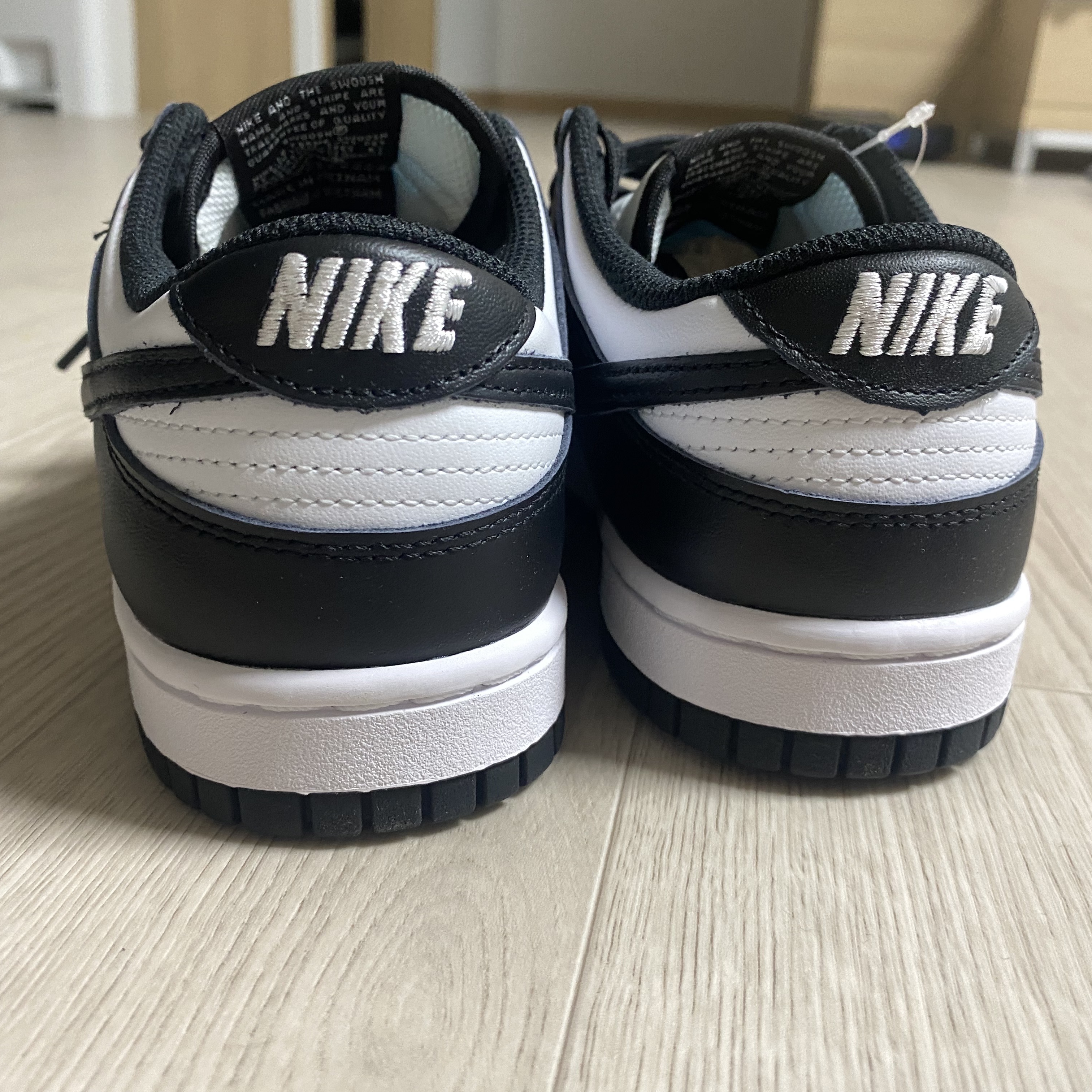 (W) Nike Dunk Low Black 착용 스타일 - 2