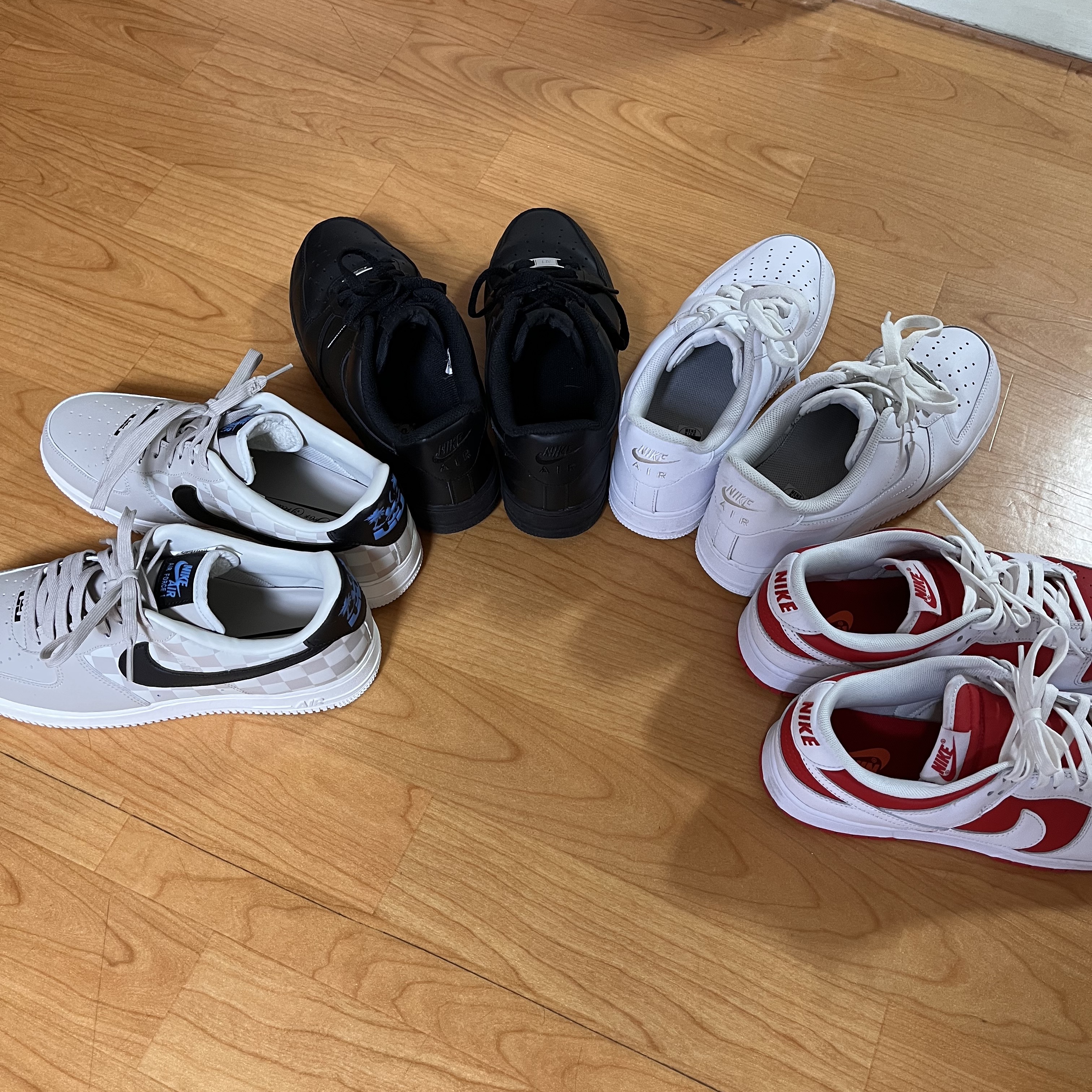 Nike Air Force 1 '07 QS LBJ, Nike Dunk Low Retro Championship Red 착용 스타일 - 3