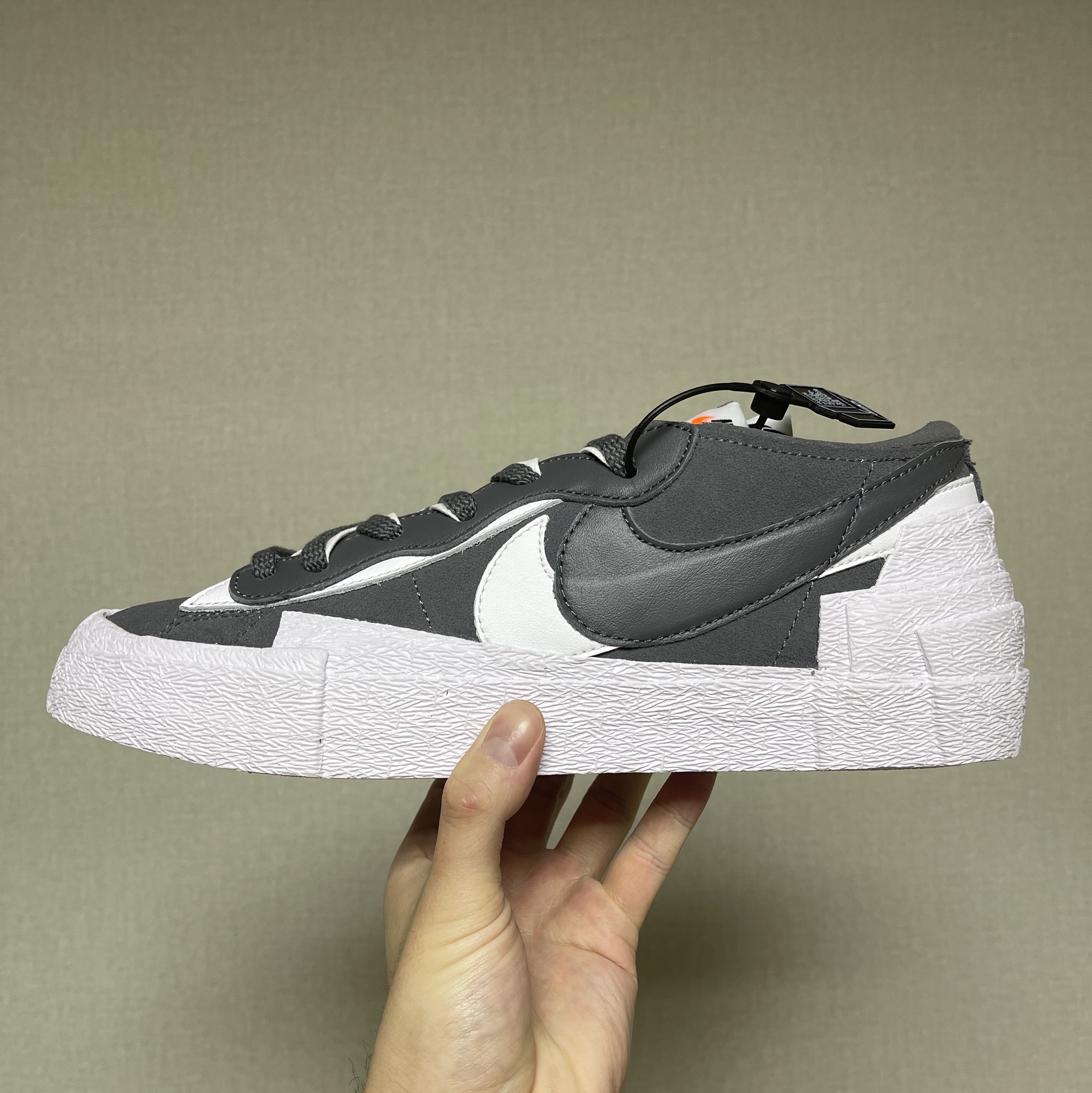 Nike x Sacai Blazer Low Iron Grey 착용 스타일 - 2