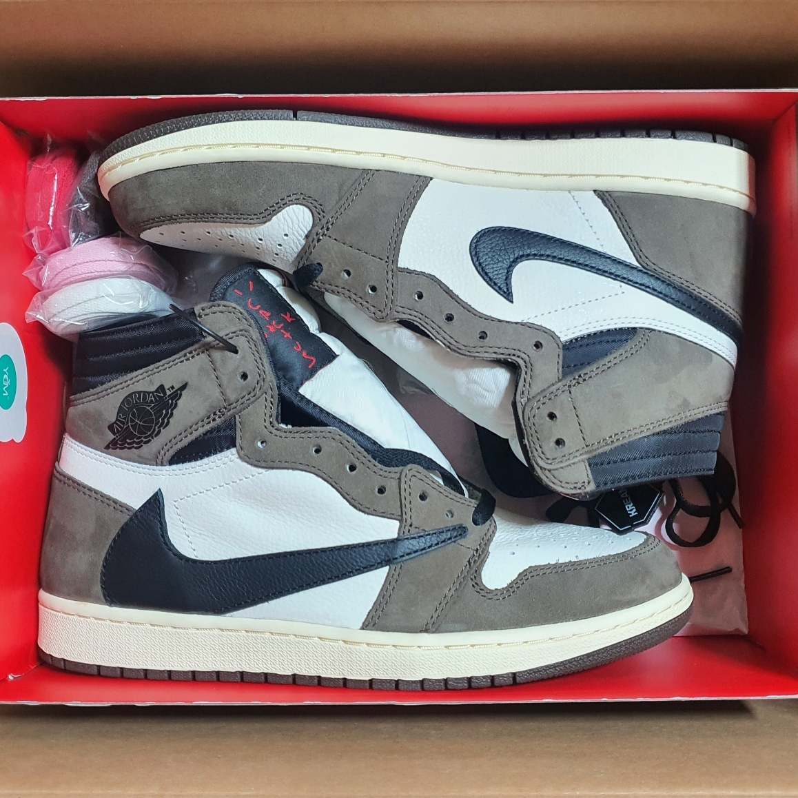 Jordan 1 x Travis Scott Retro High OG SP Mocha 착용 스타일