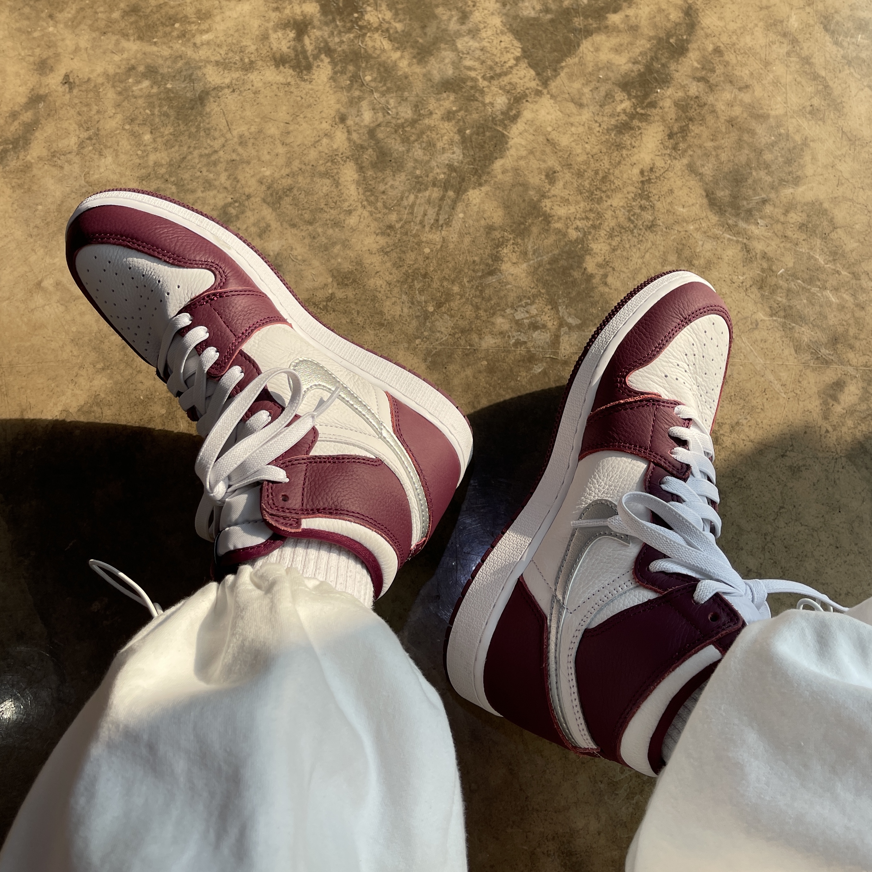 Jordan 1 Retro High OG Bordeaux, (GS) Jordan 1 Retro High OG Bordeaux 착용 스타일