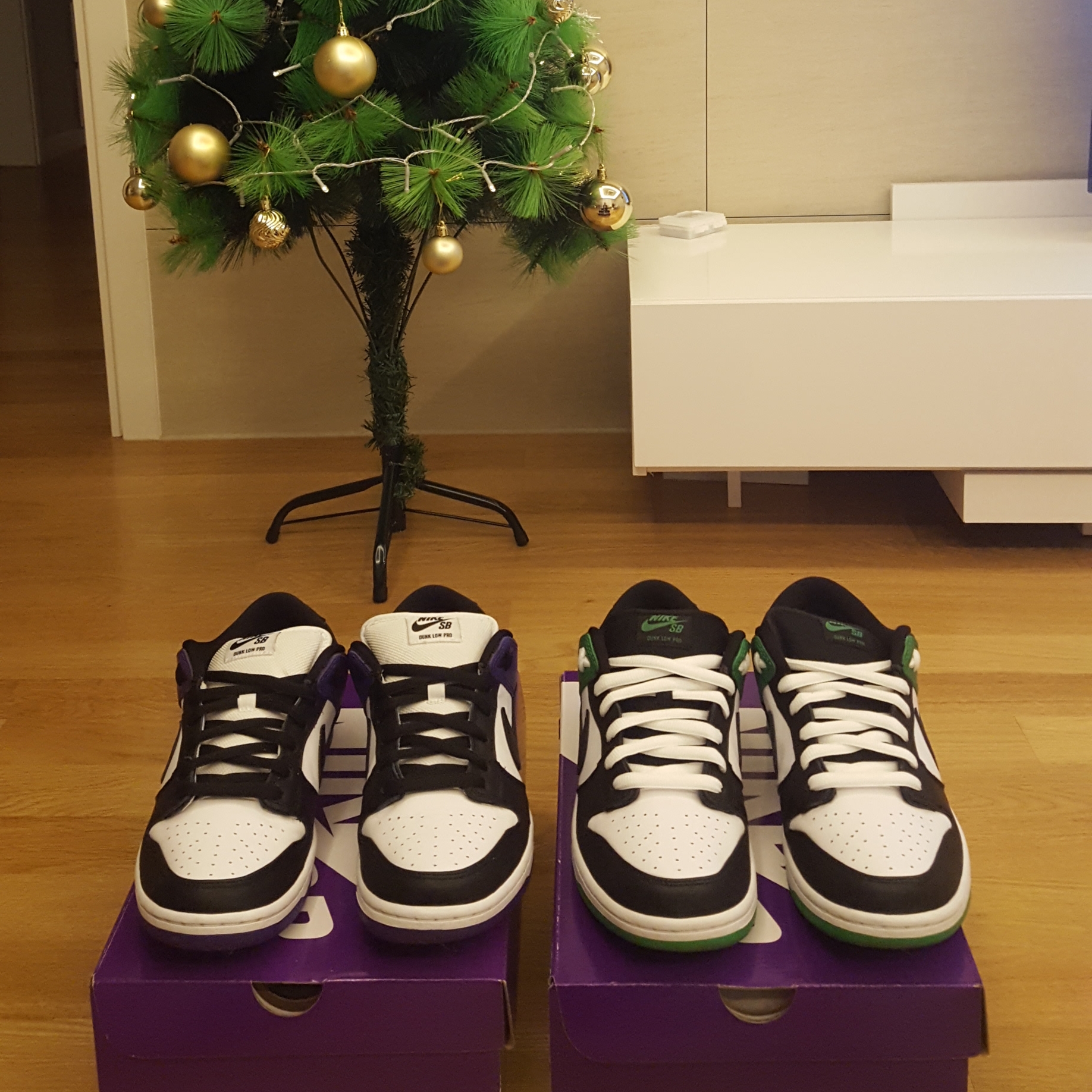 Nike SB Dunk Low Pro Court Purple, Nike SB Dunk Low Pro Black and Classic Green 착용 스타일