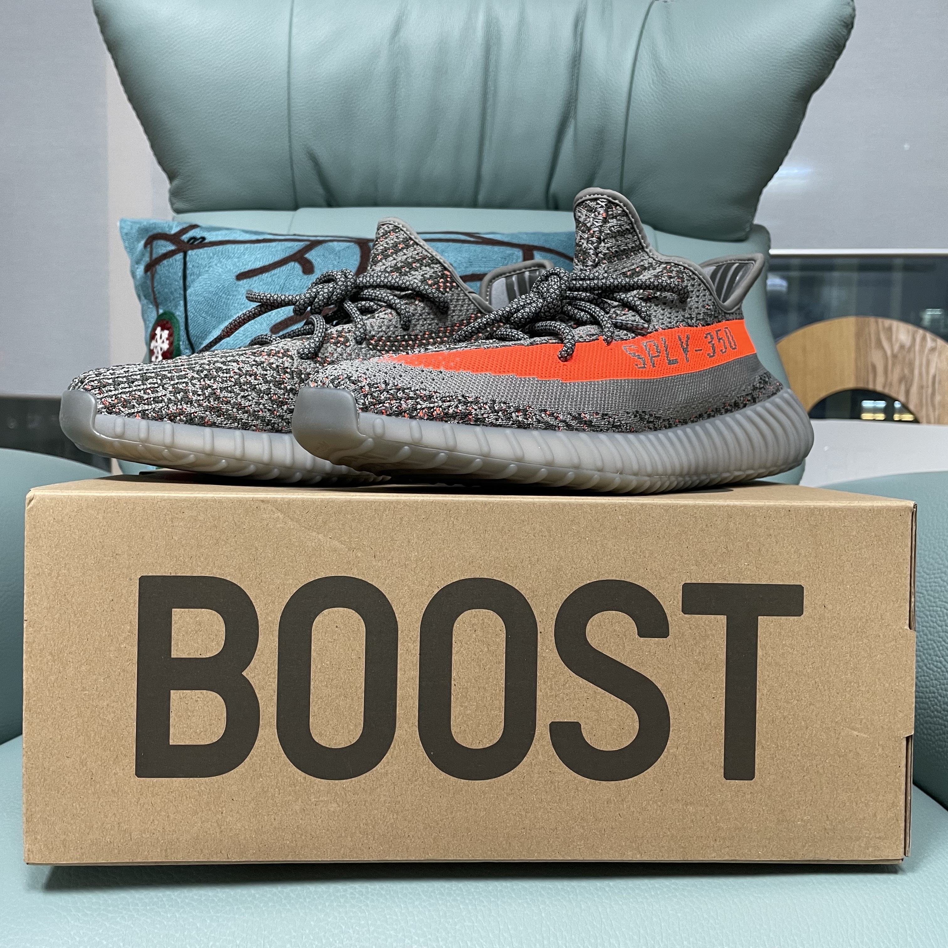 Adidas Yeezy Boost 350 V2 Beluga - Reflective 착용 스타일 - 2