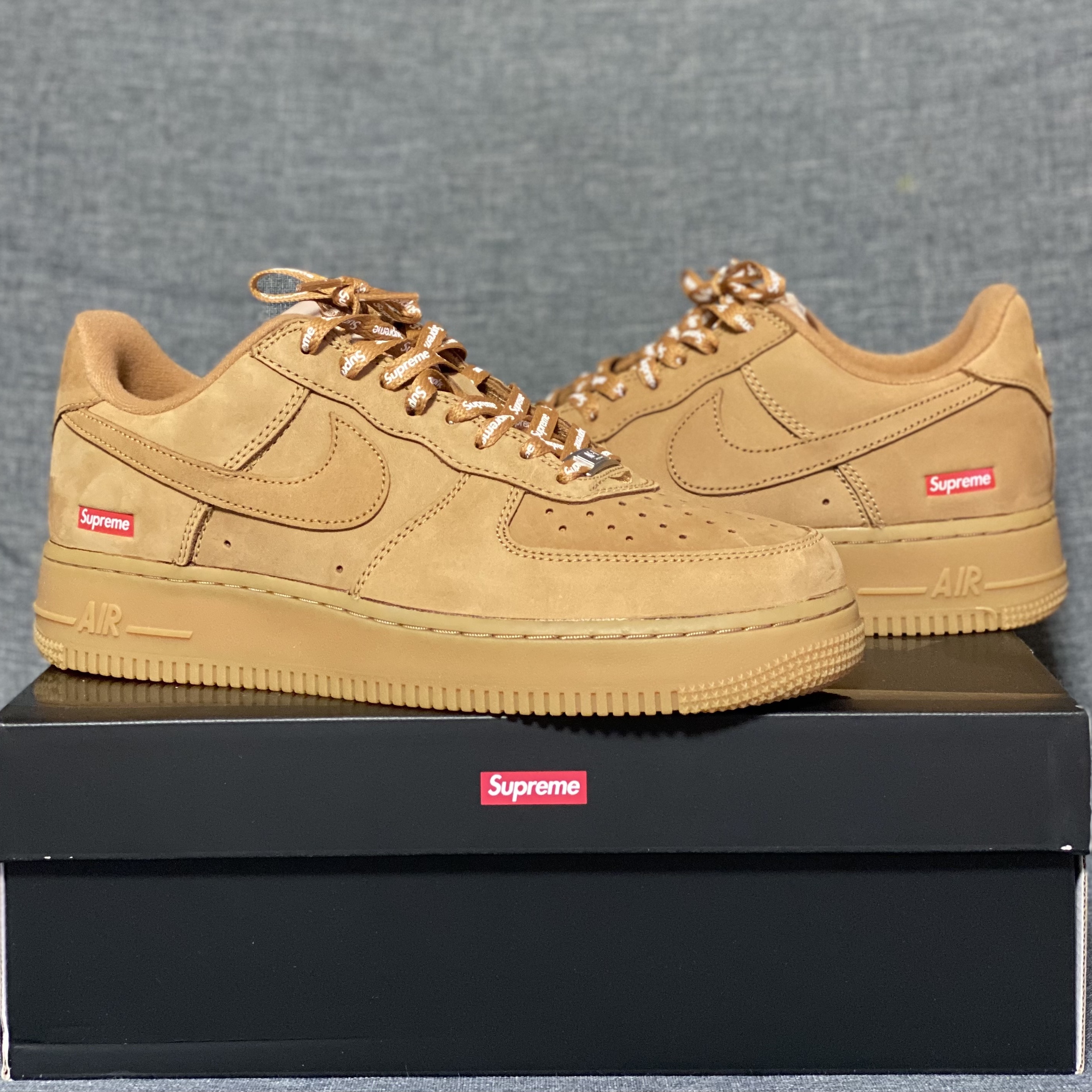 Nike x Supreme Air Force 1 Low Flax 착용 스타일