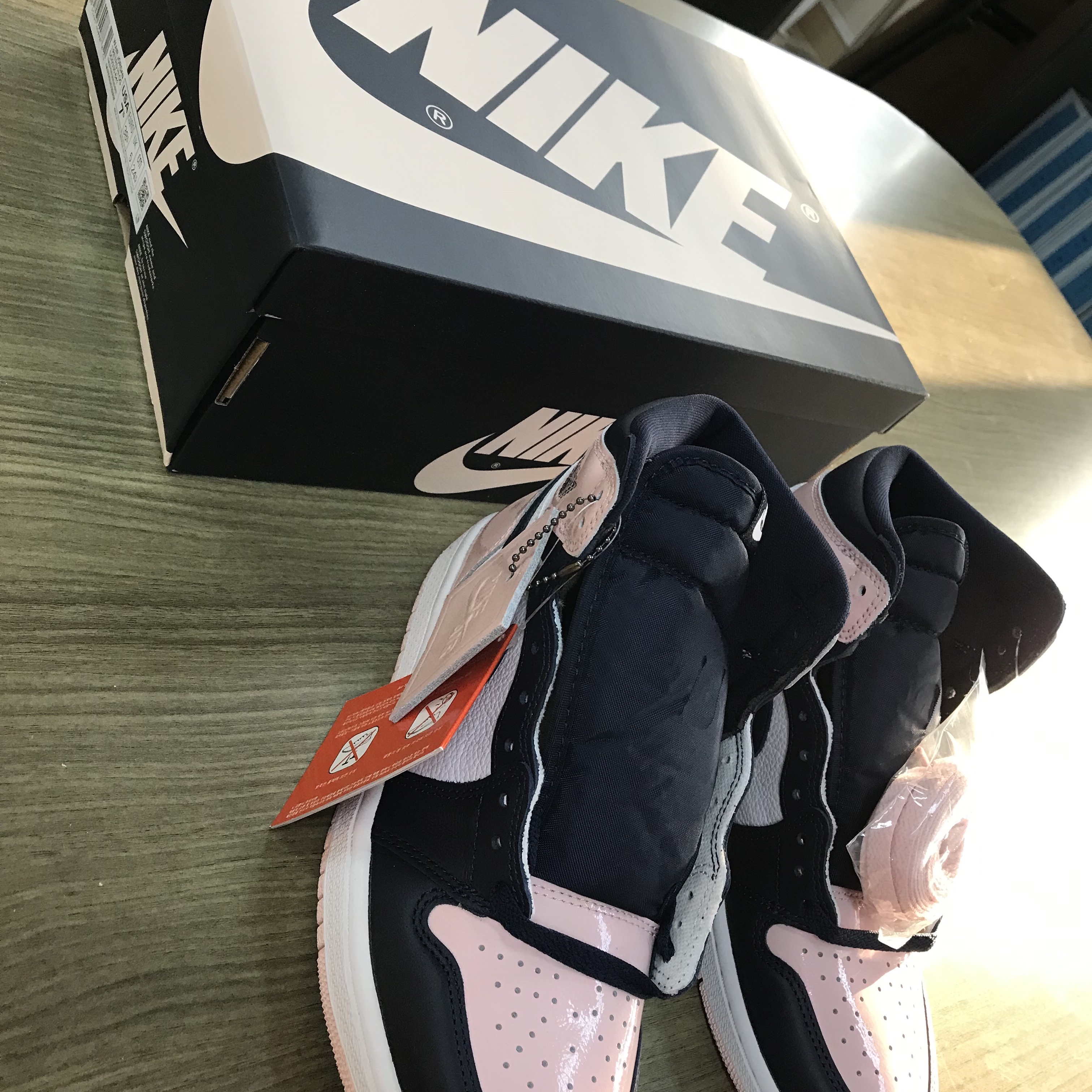 (W) Jordan 1 Retro High OG Atmosphere 착용 스타일 - 1