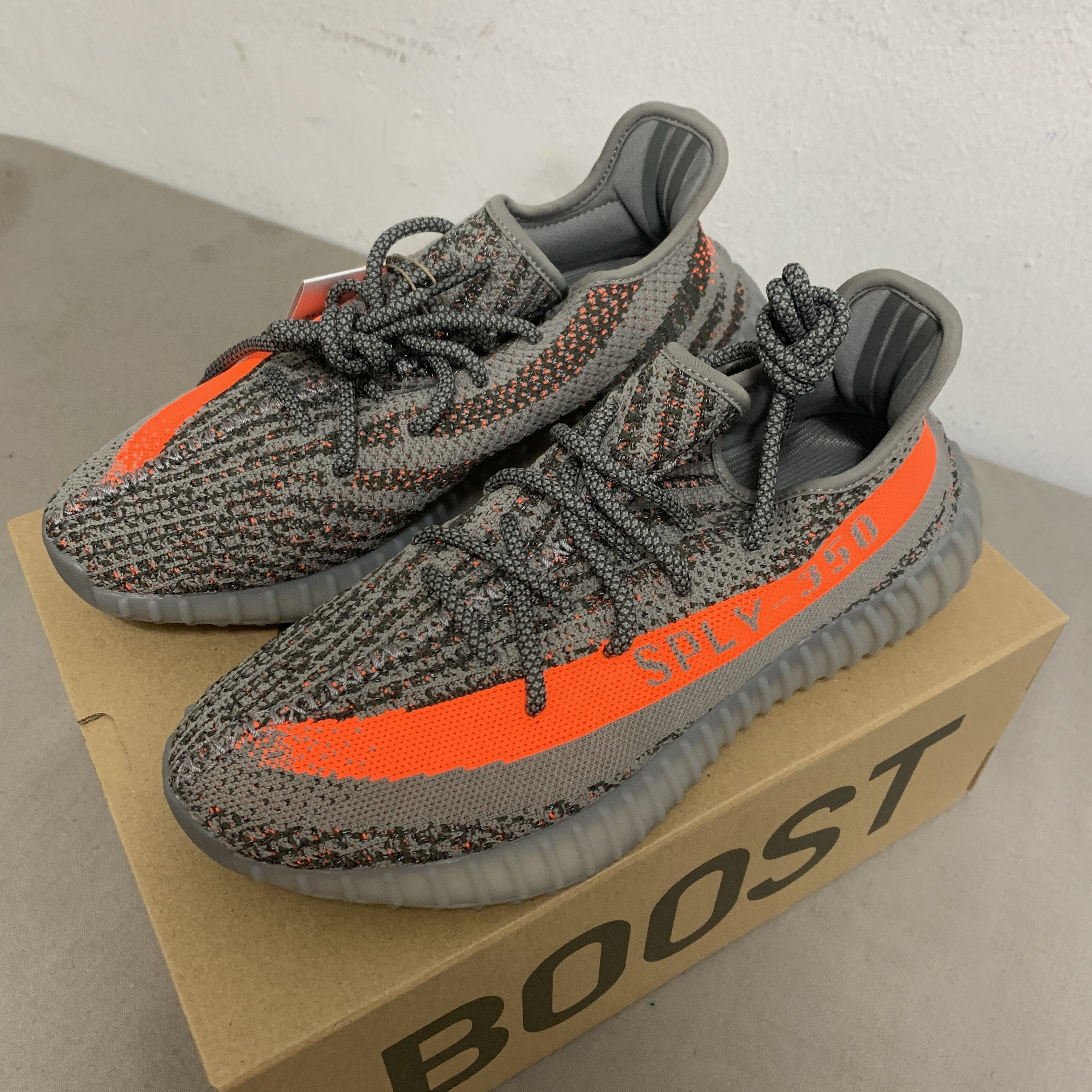 Adidas Yeezy Boost 350 V2 Beluga - Reflective 착용 스타일