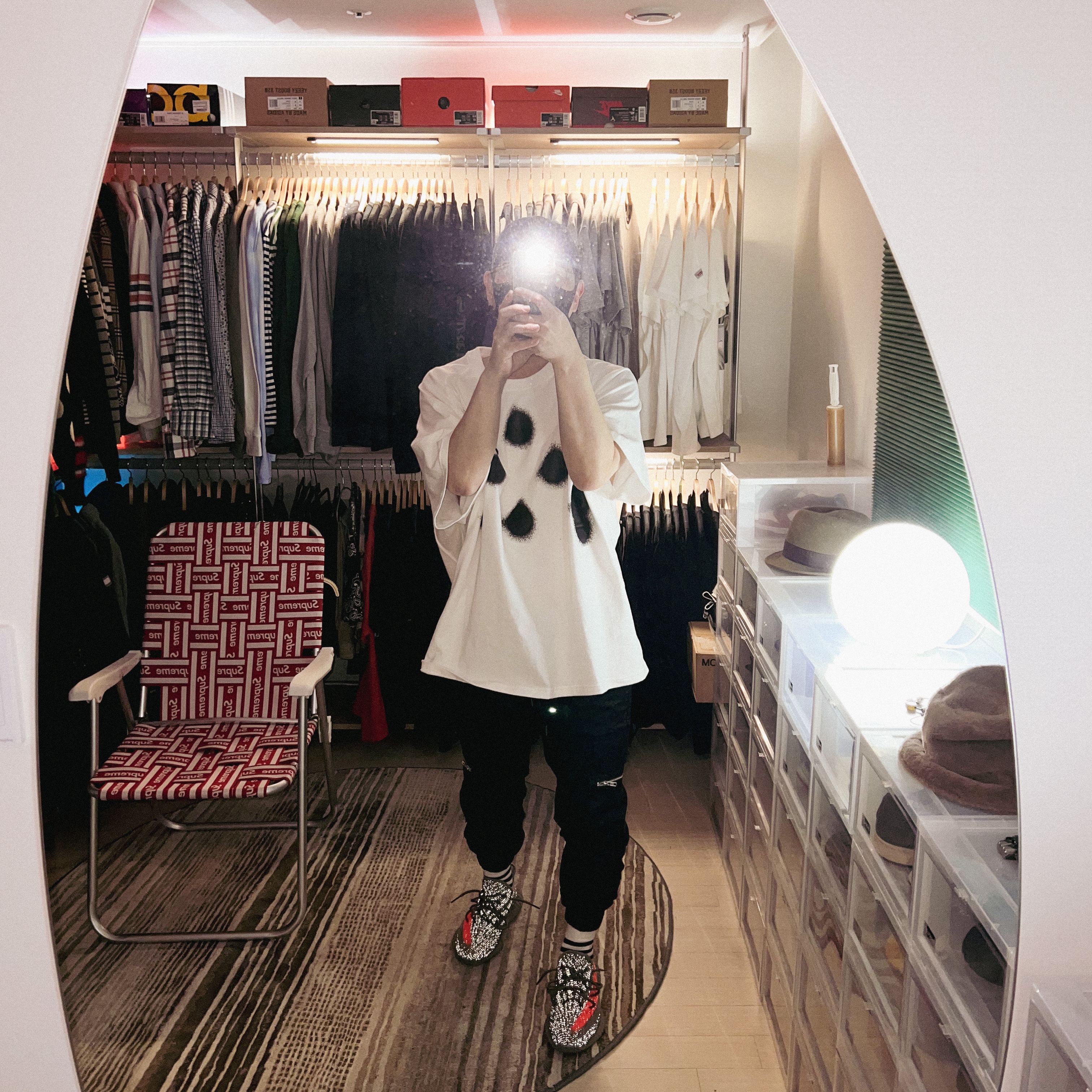 Adidas Yeezy Boost 350 V2 Beluga - Reflective, Nike x Off-White NRG Short Sleeve T-Shirt White 착용 스타일 - 2