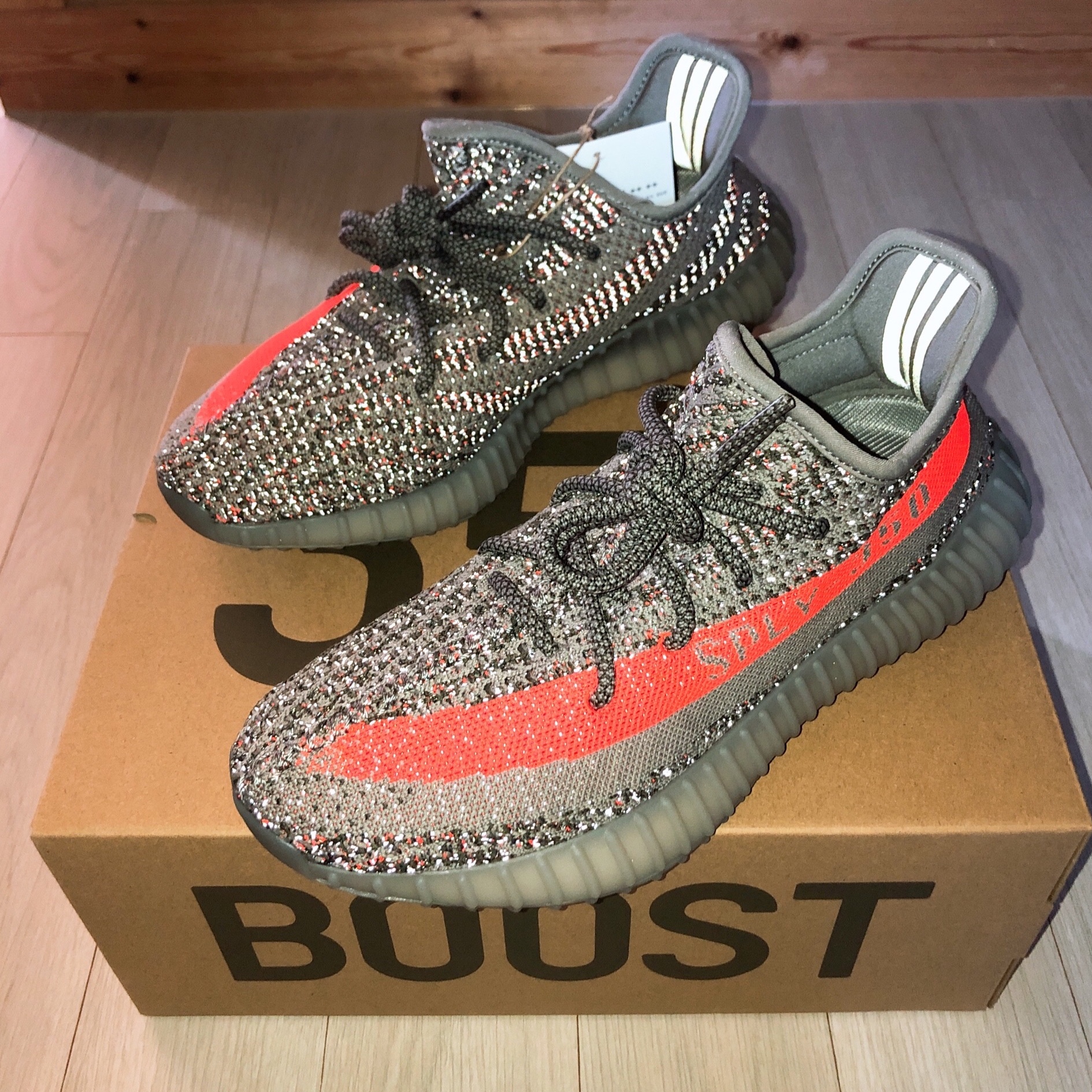 Adidas Yeezy Boost 350 V2 Beluga - Reflective 착용 스타일 - 3
