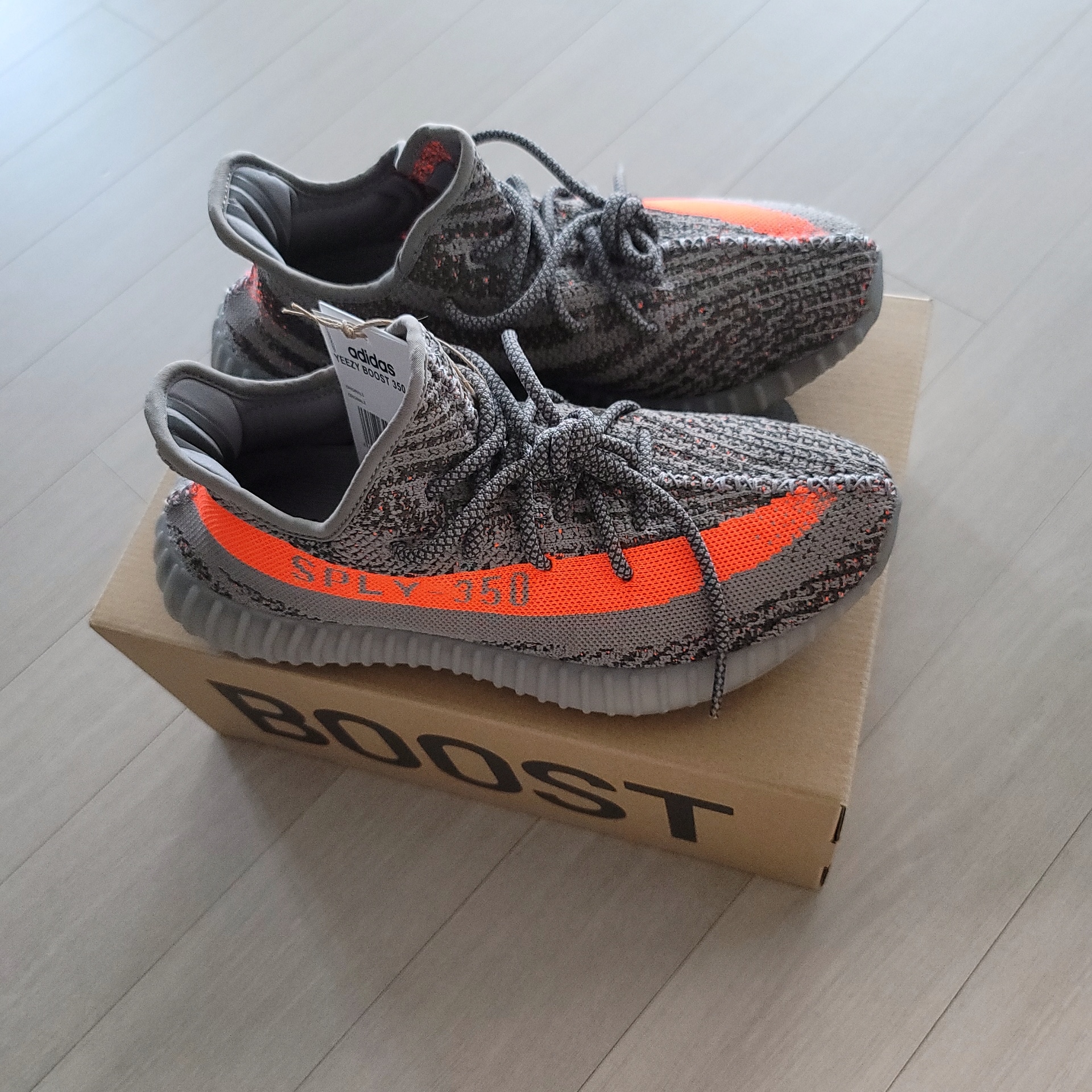 Adidas Yeezy Boost 350 V2 Beluga - Reflective 착용 스타일